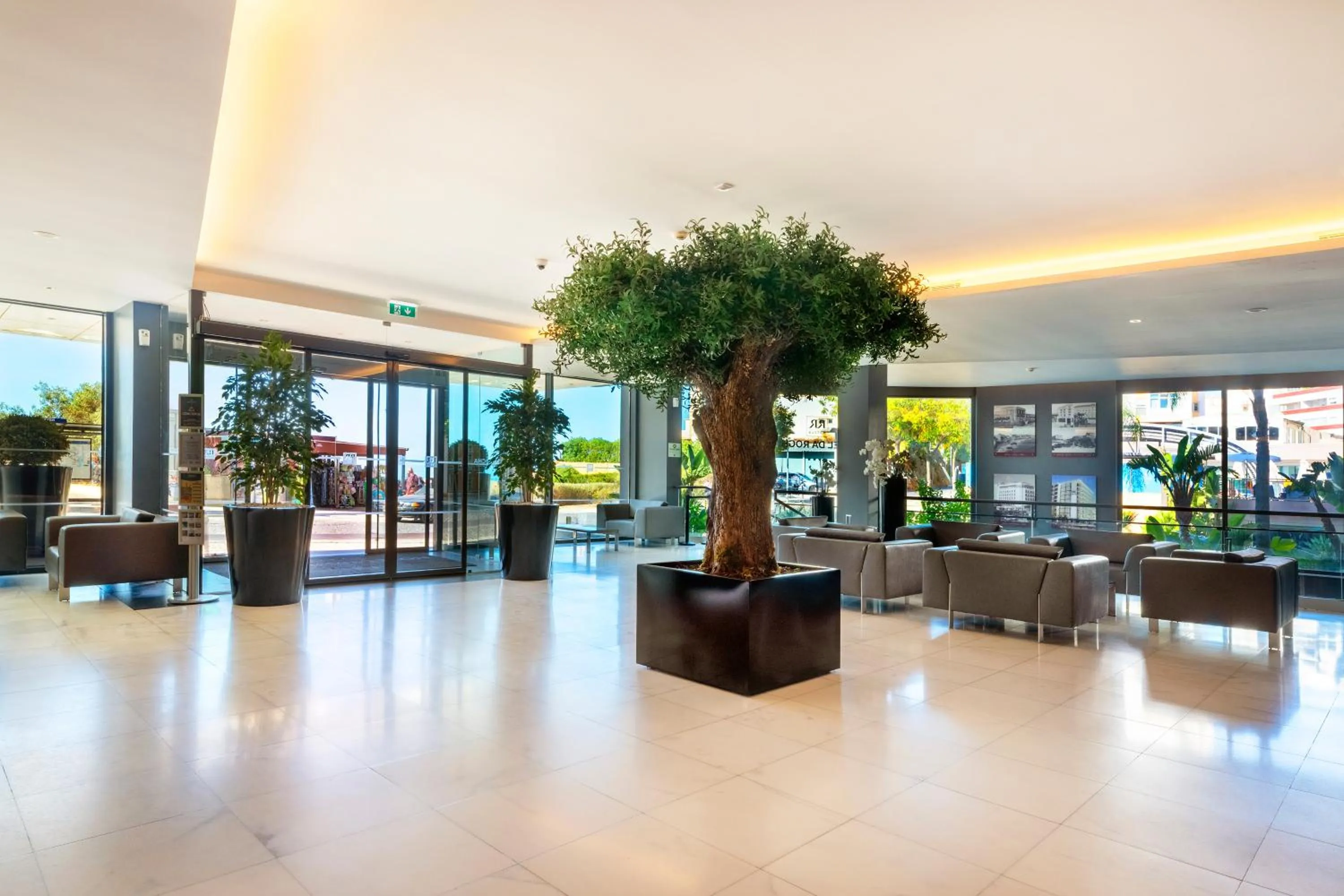 Lobby or reception in RR Hotel da Rocha