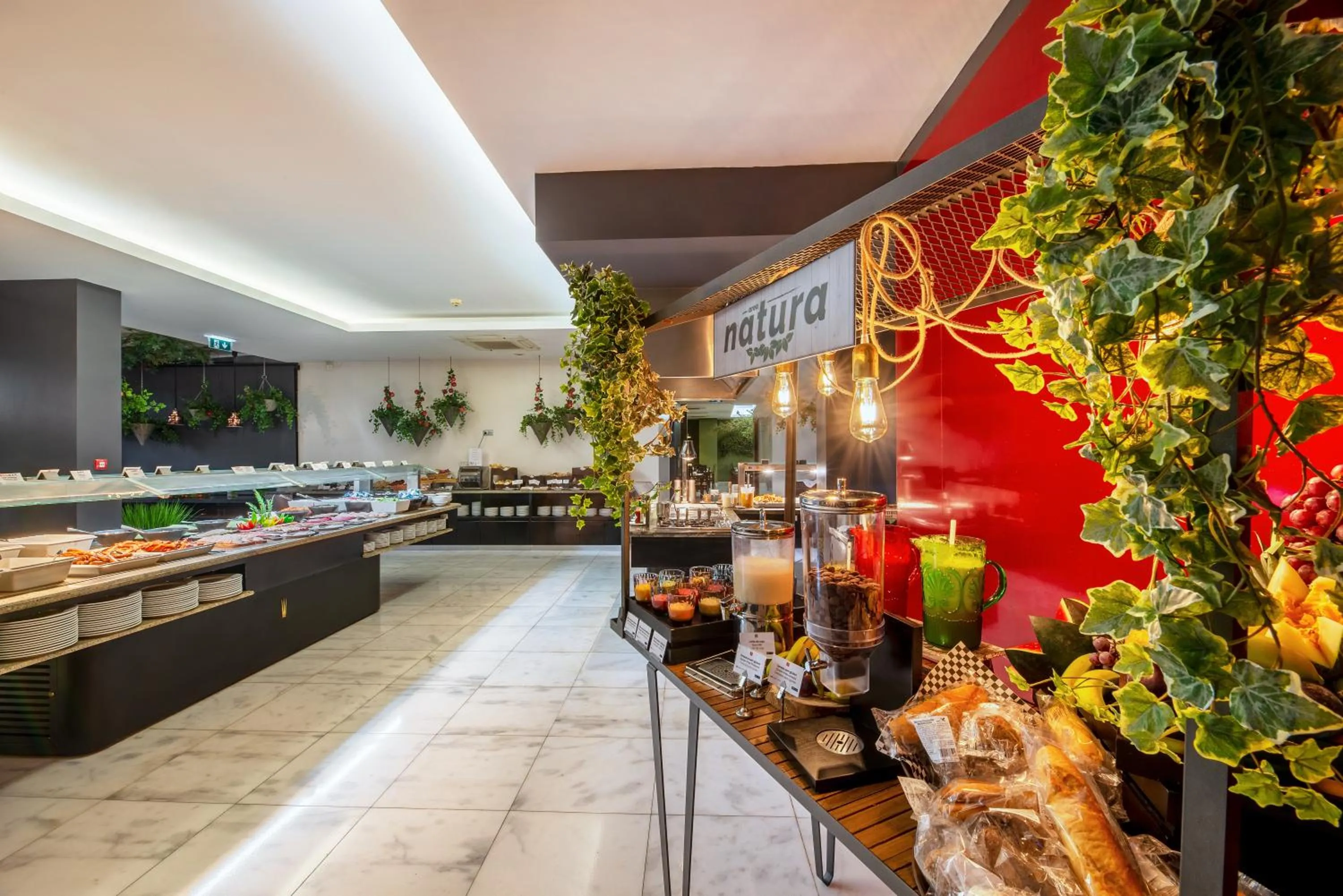 Restaurant/places to eat in RR Hotel da Rocha