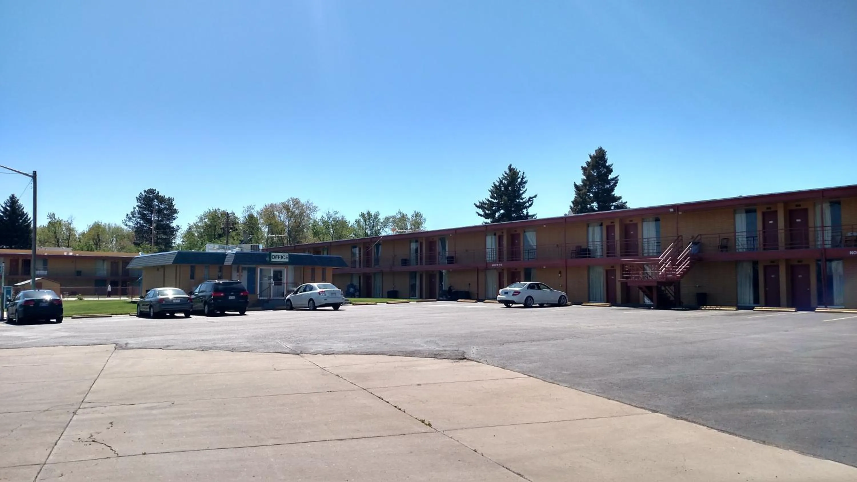 Facade/entrance in Essex House Motel