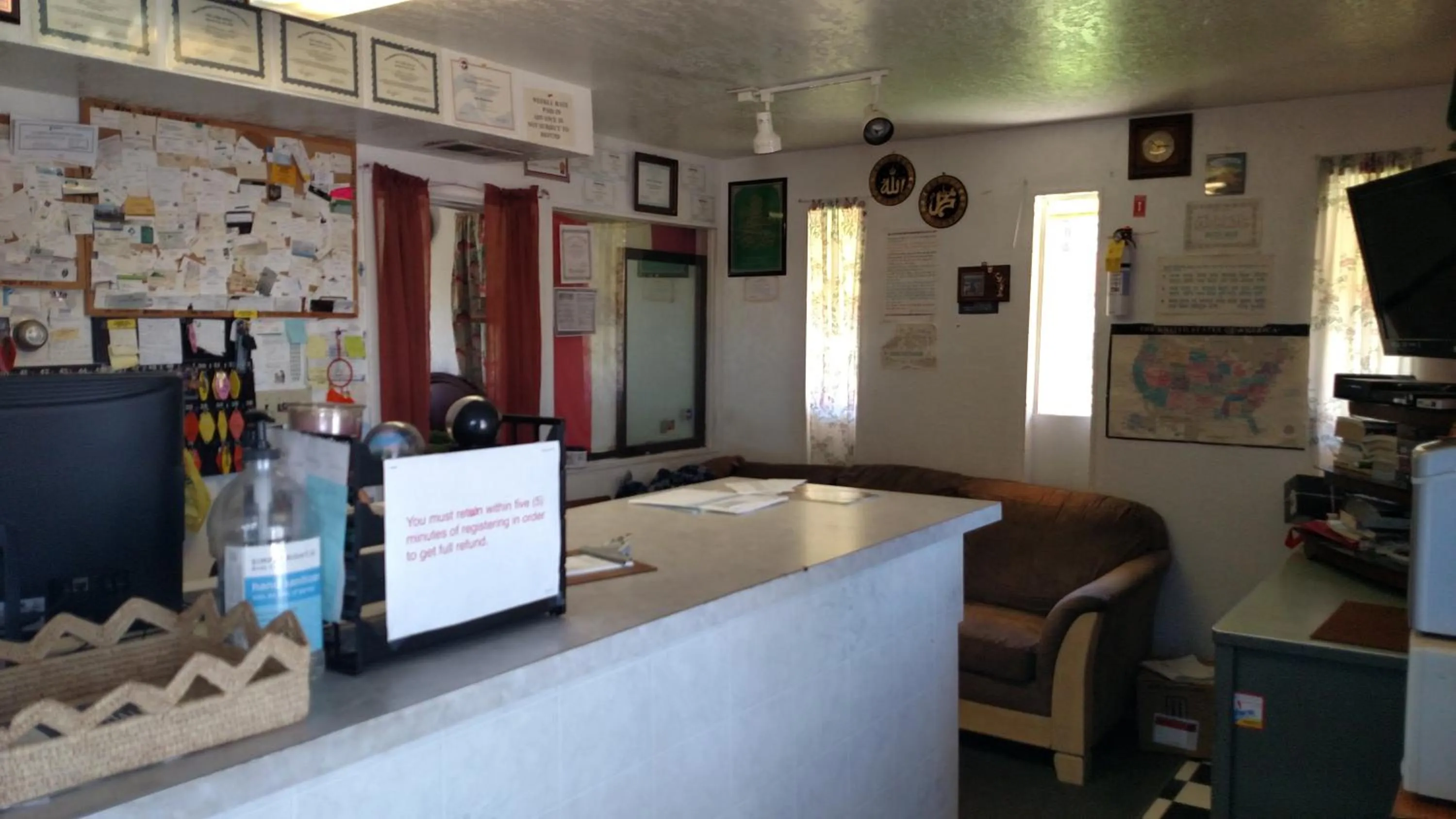 Lobby or reception in Essex House Motel