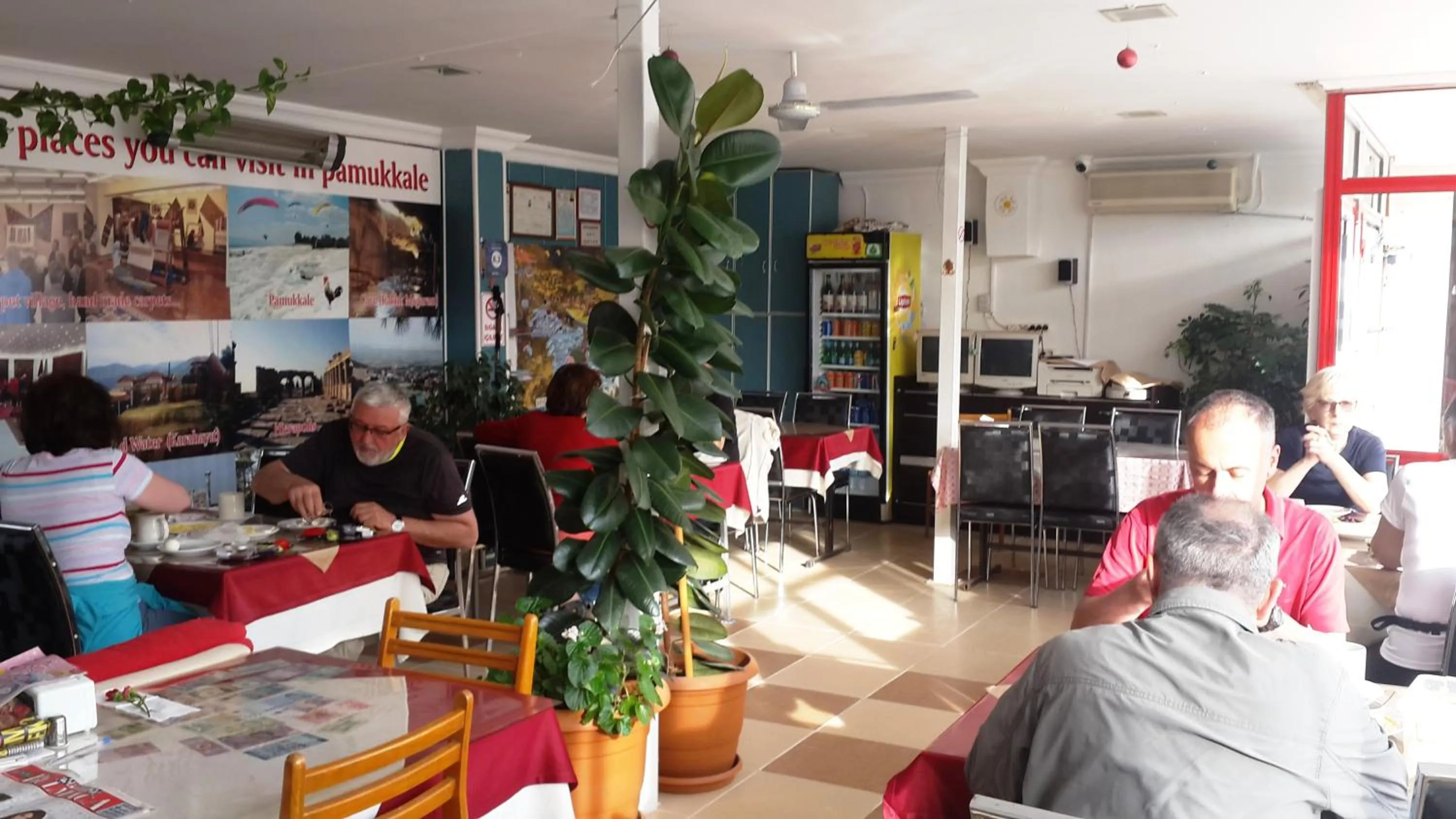 Restaurant/places to eat in Aspawa Hotel