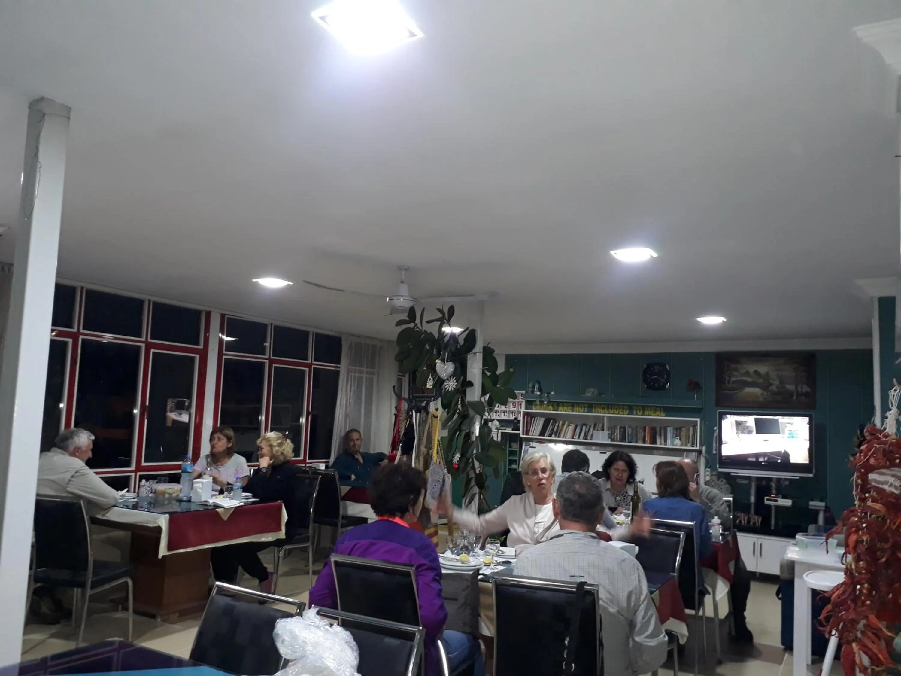 Restaurant/places to eat in Aspawa Hotel