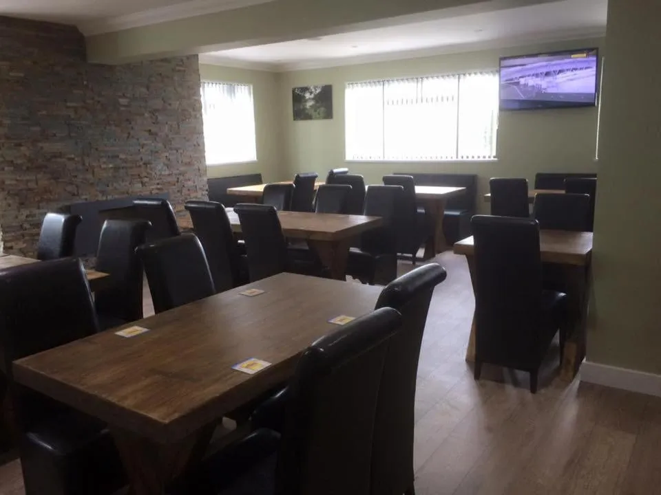 Restaurant/places to eat in Highgate Inn Hotel