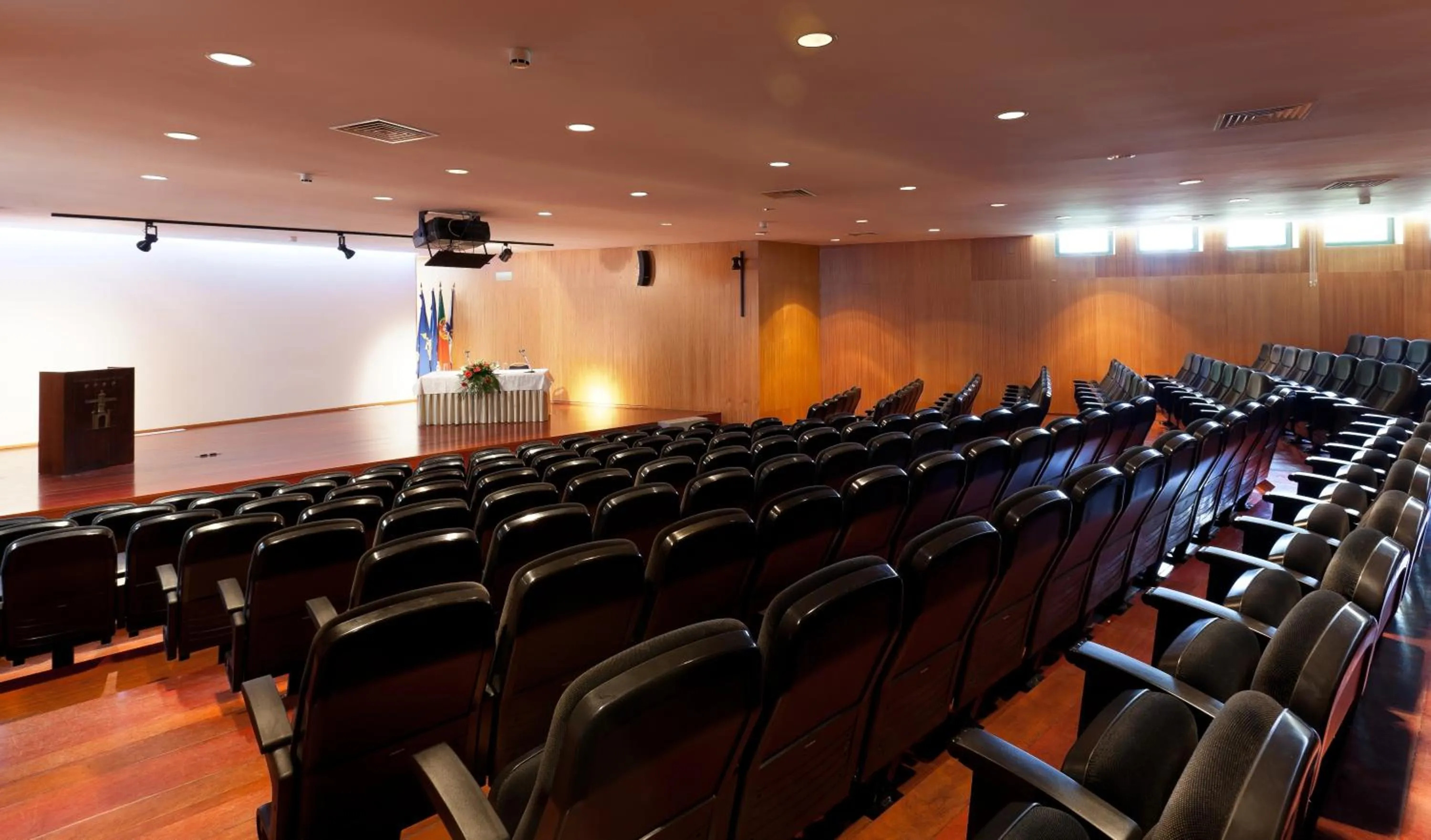 Business facilities in Forte de São Francisco Hotel Chaves