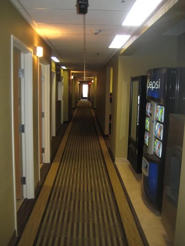 Area and facilities in Bowman Inn and Suites