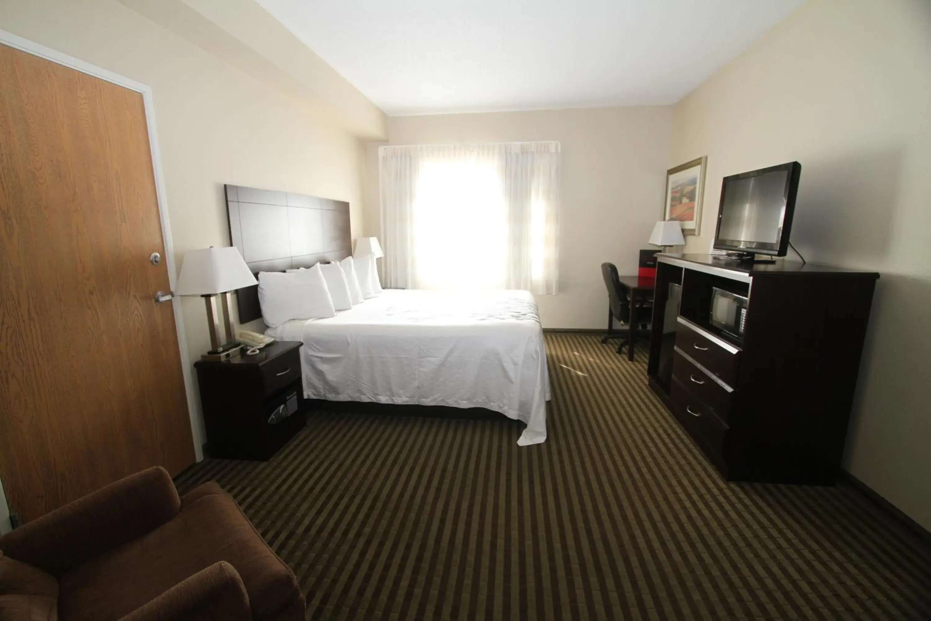King Room - Non-Smoking in Bowman Inn and Suites King Room - Non-Smoking in Bowman Inn and Suites