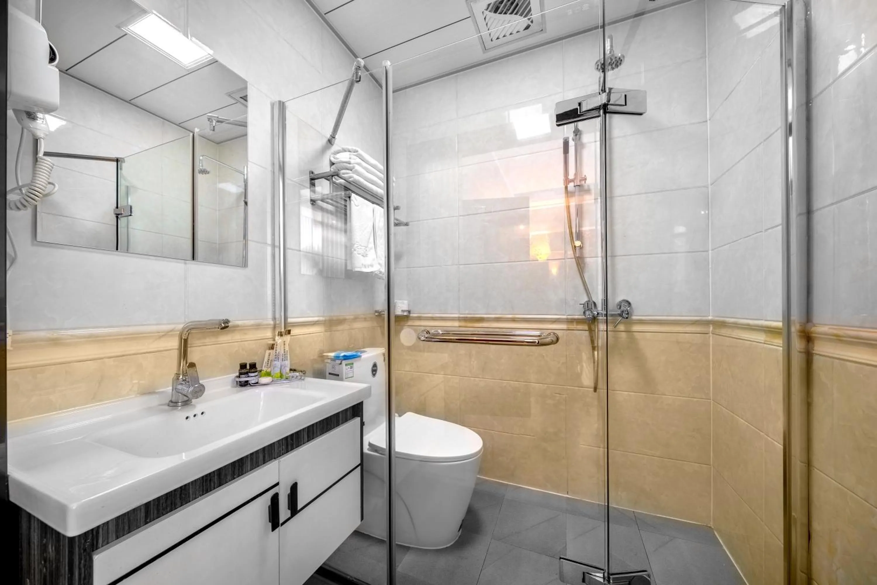 Shower in XinQihang Hotel Harbin Taiping Airport