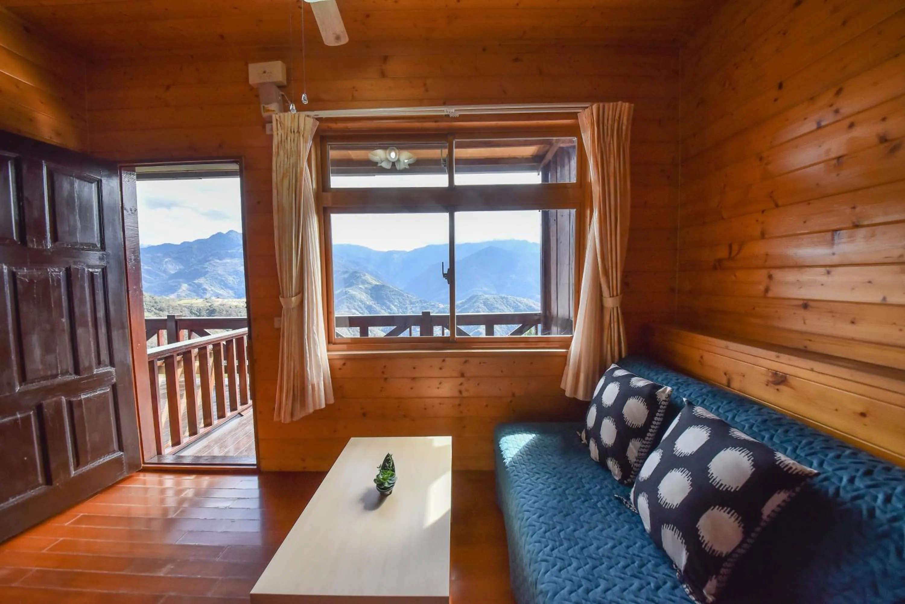 Living room in Beverly B&B