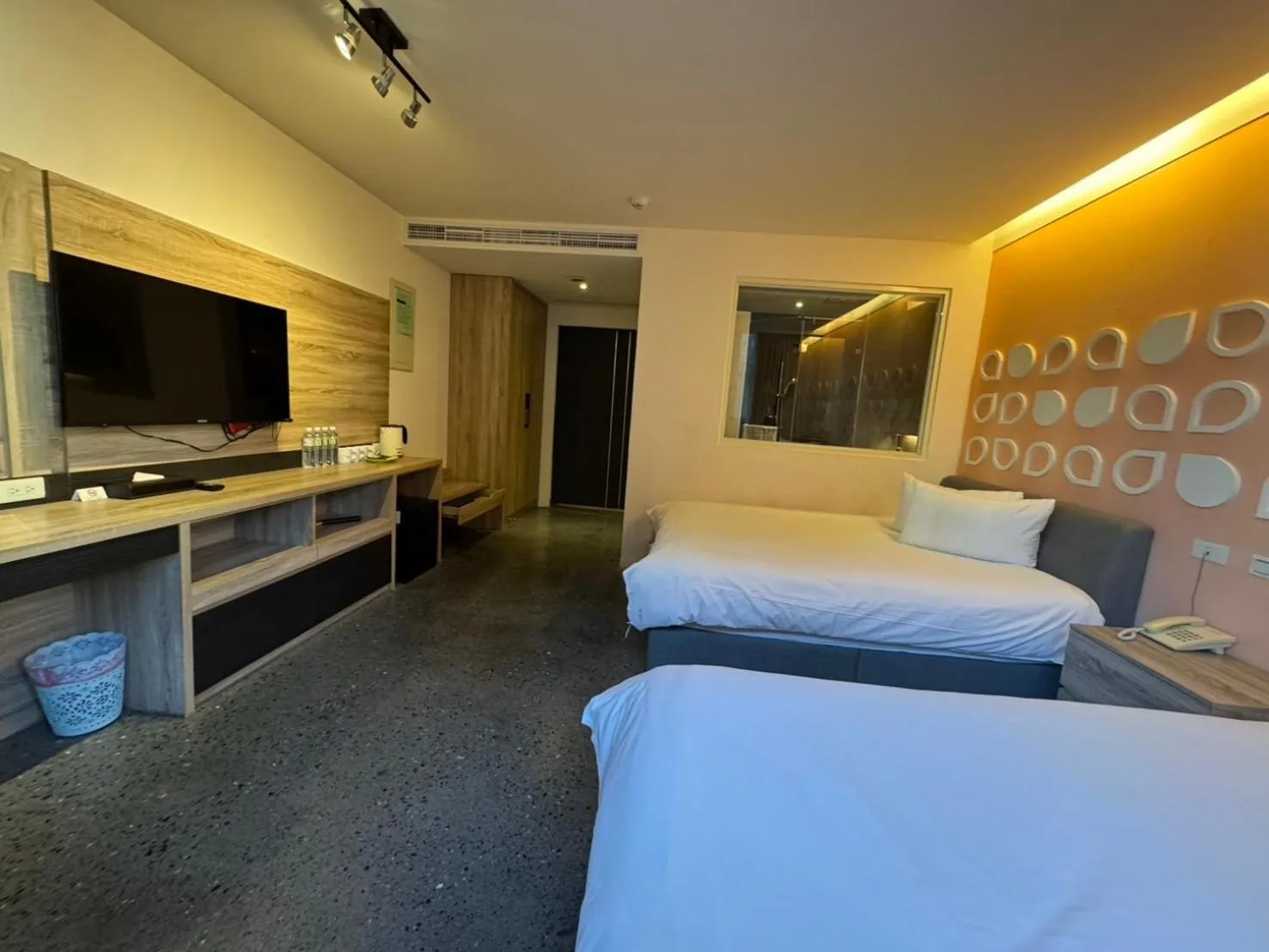 Photo of the whole room, Bed in Travel Light Hotel