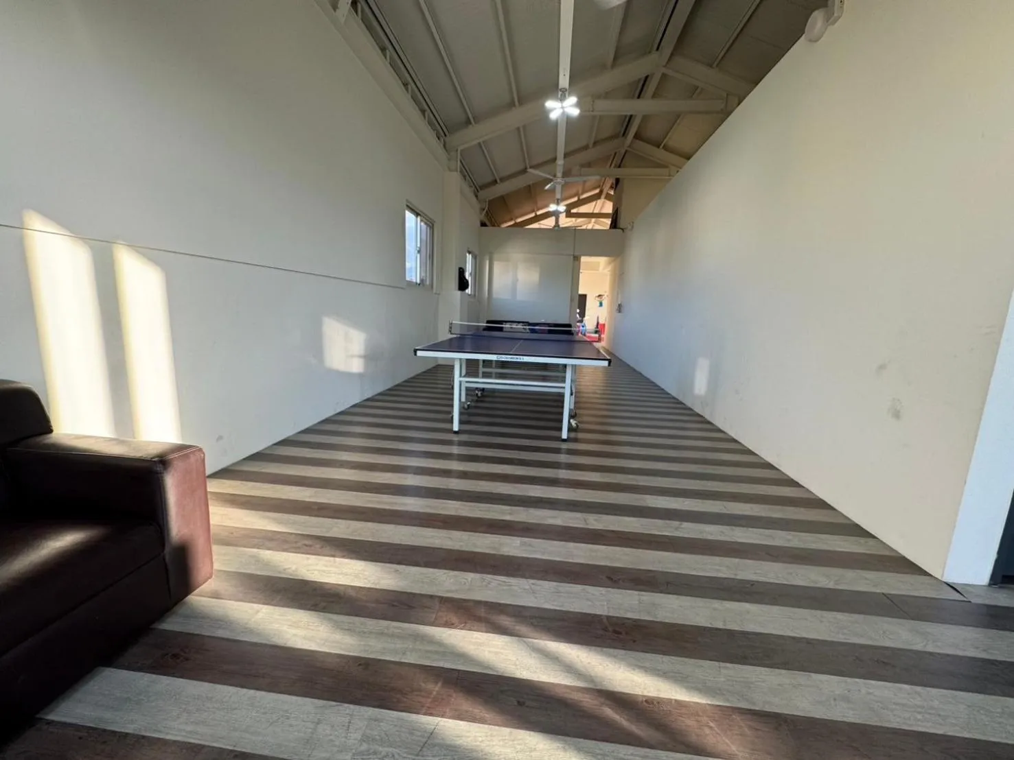 Restaurant/places to eat in Travel Light Hotel