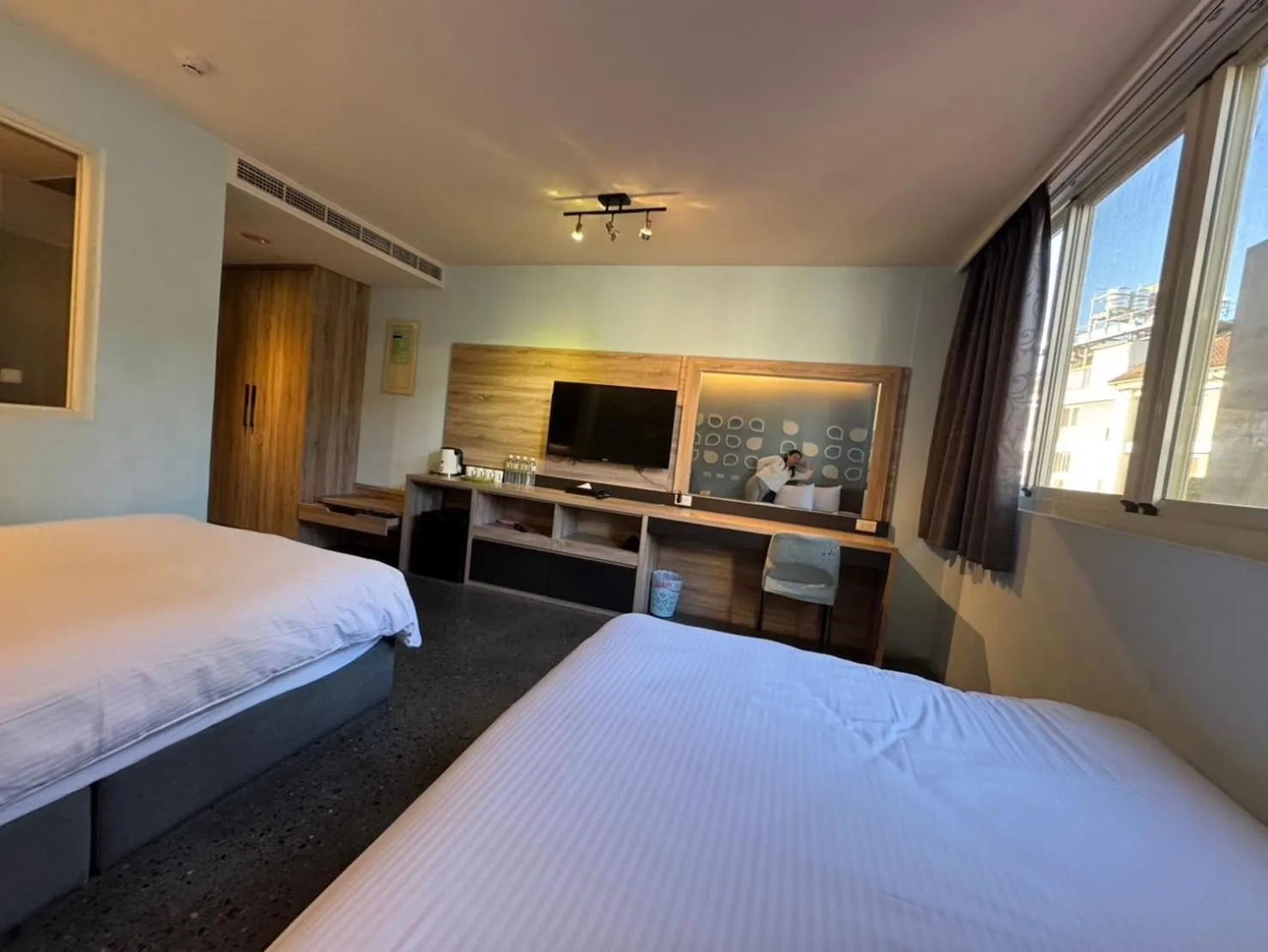 Photo of the whole room, Bed in Travel Light Hotel