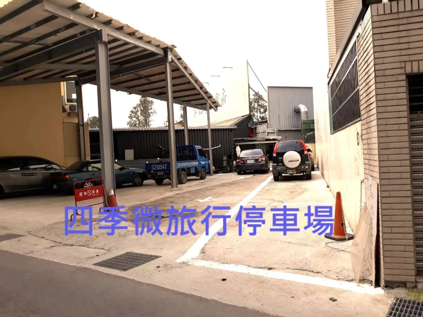 Parking in Travel Light Hotel