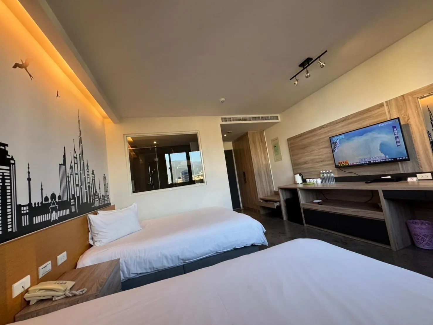 Photo of the whole room, Bed in Travel Light Hotel