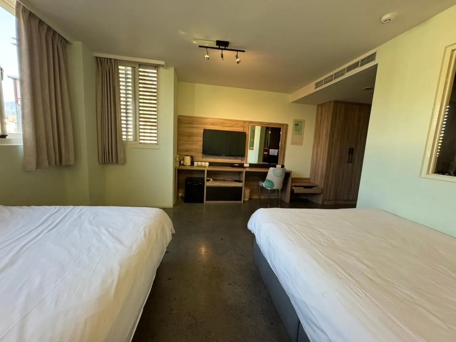 Photo of the whole room, Bed in Travel Light Hotel