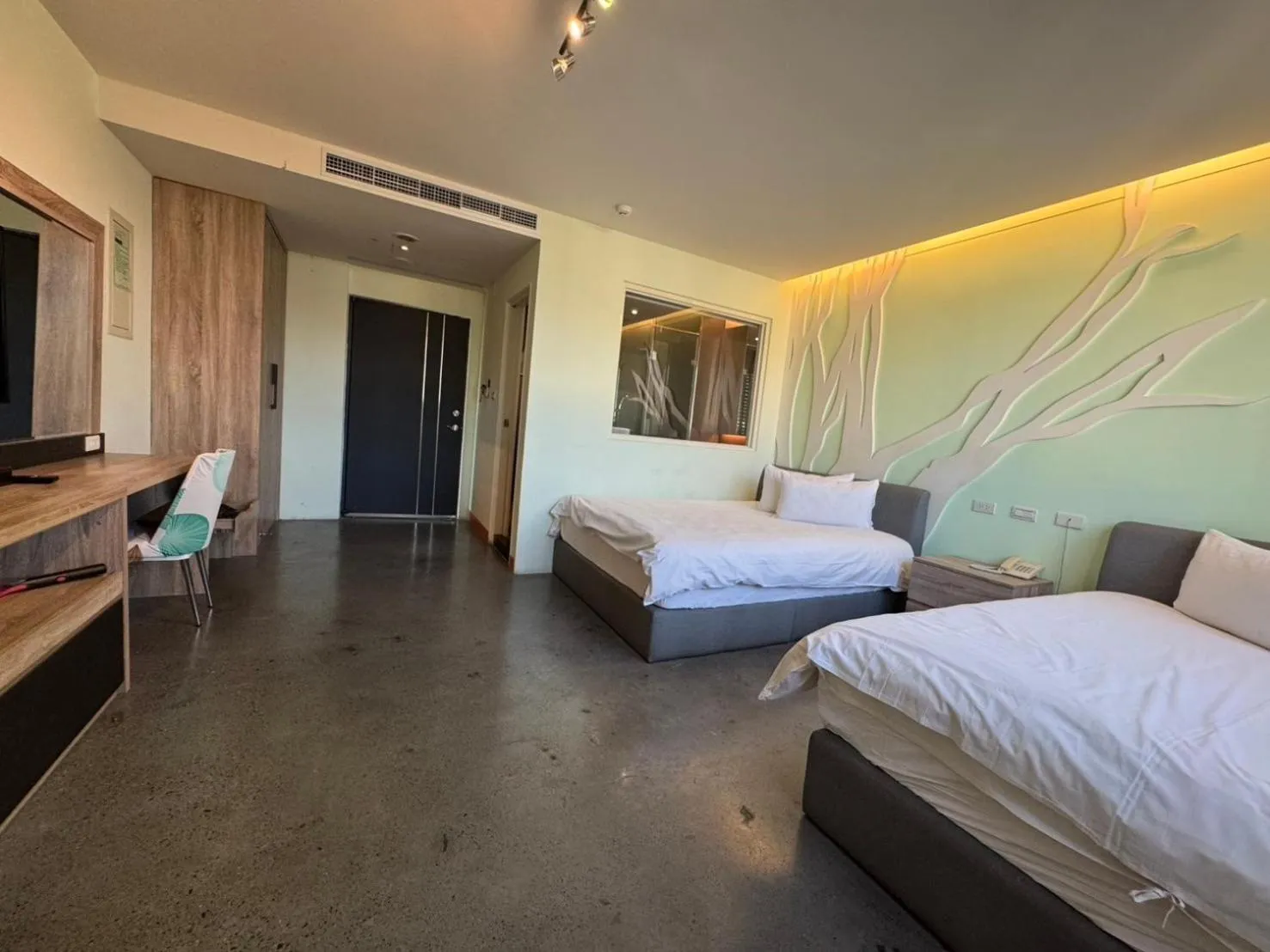 Photo of the whole room, Bed in Travel Light Hotel