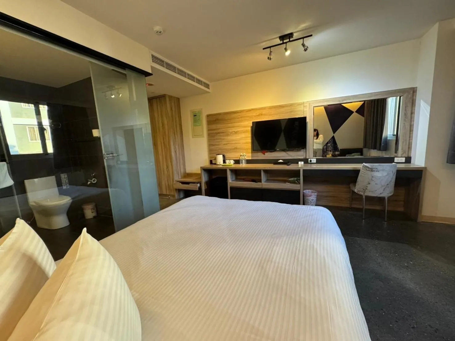 Photo of the whole room, Bed in Travel Light Hotel
