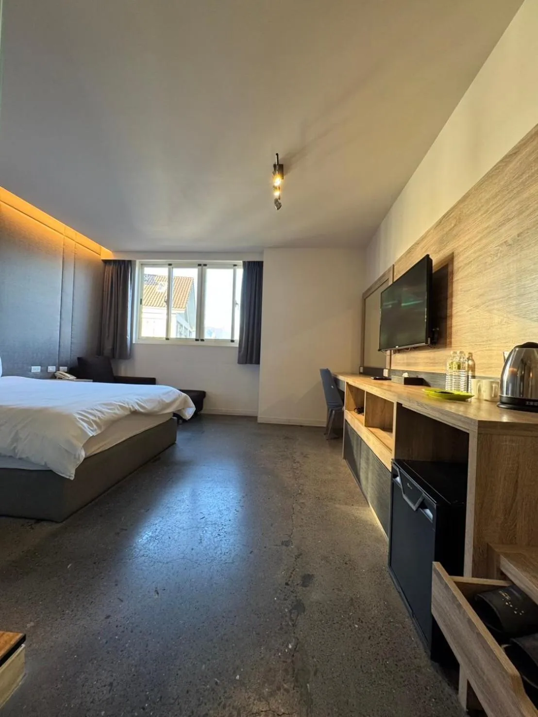 Photo of the whole room, Bed in Travel Light Hotel