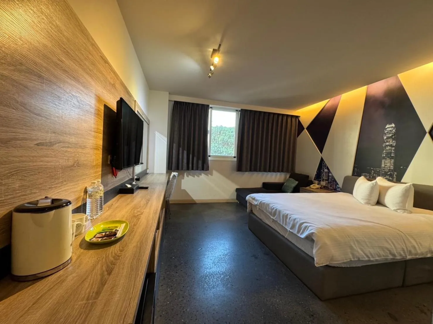 Photo of the whole room, Bed in Travel Light Hotel