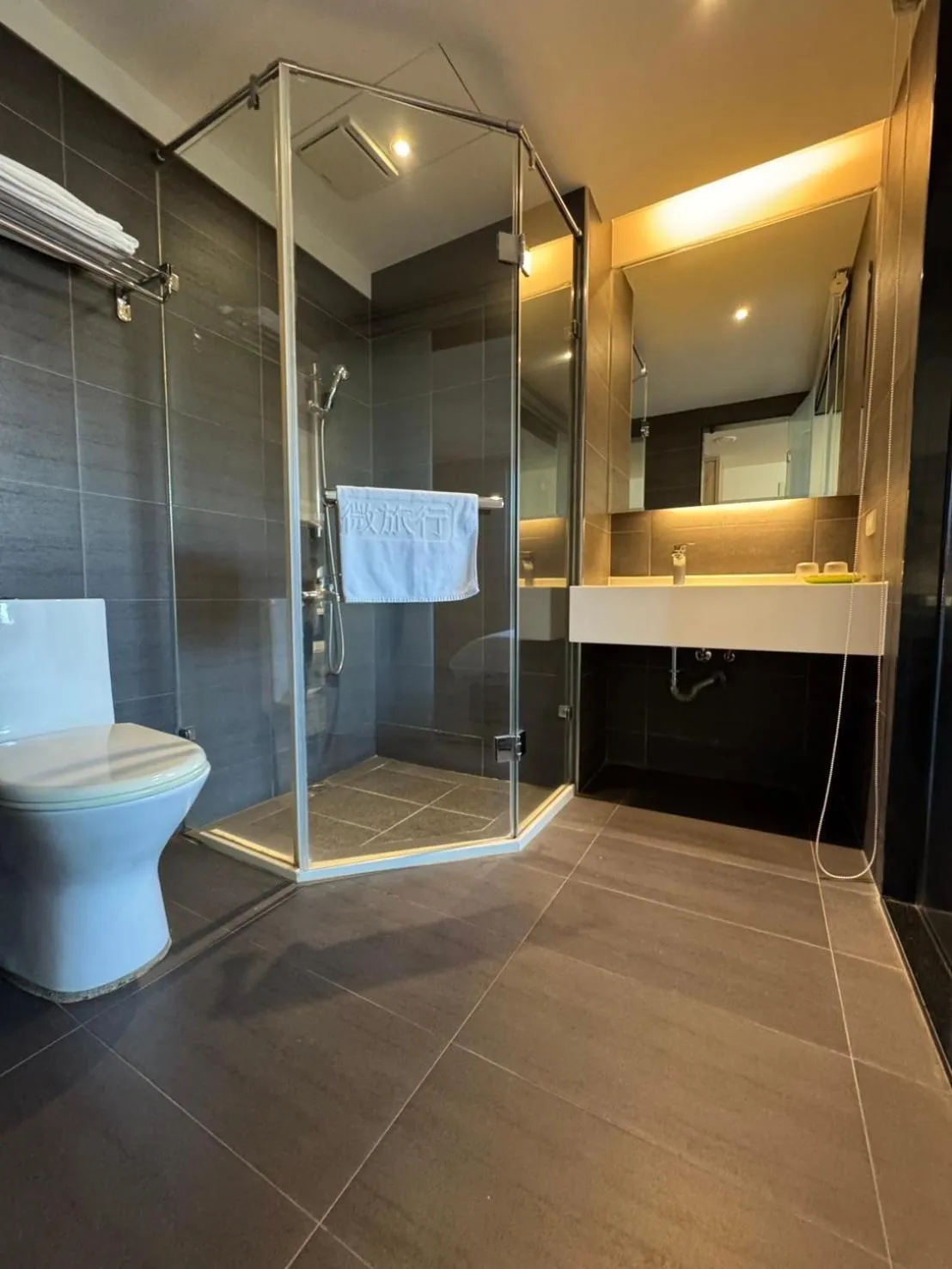 Photo of the whole room in Travel Light Hotel