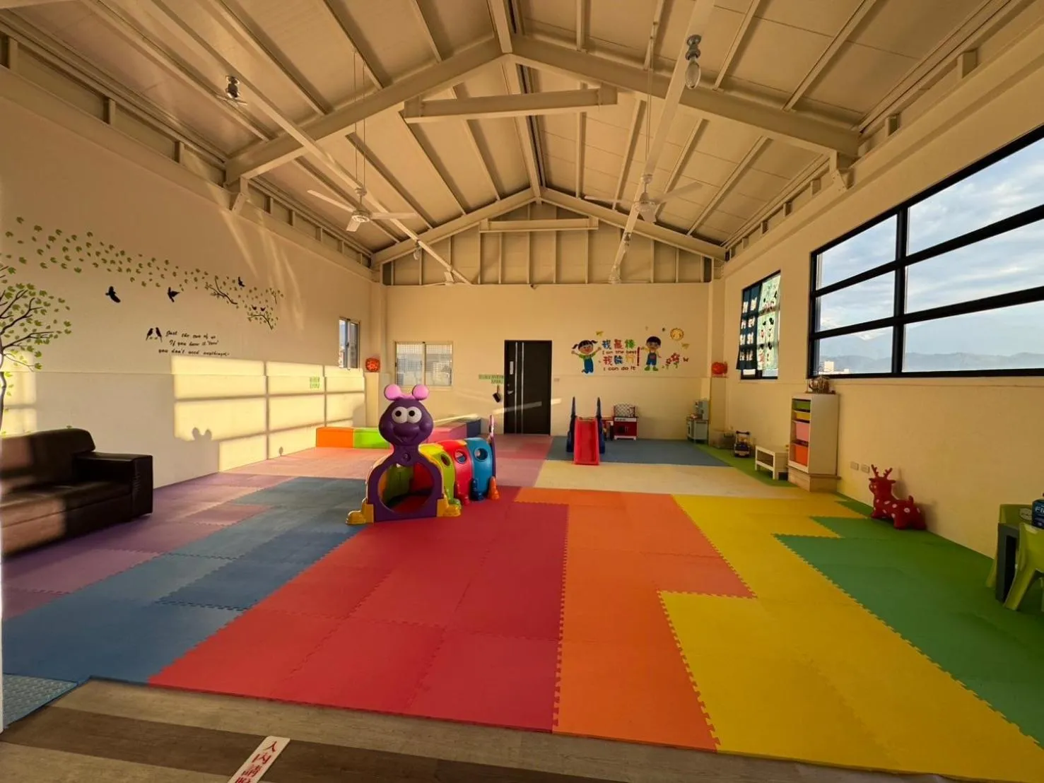 Restaurant/places to eat in Travel Light Hotel