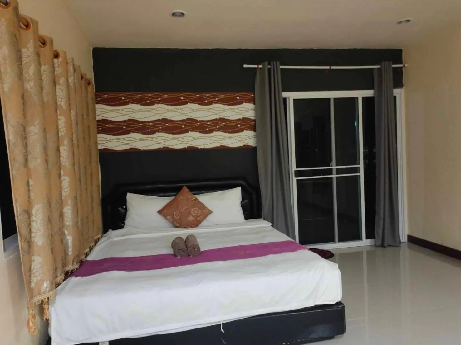 Bed in Everest Resort Samui - SHA Plus