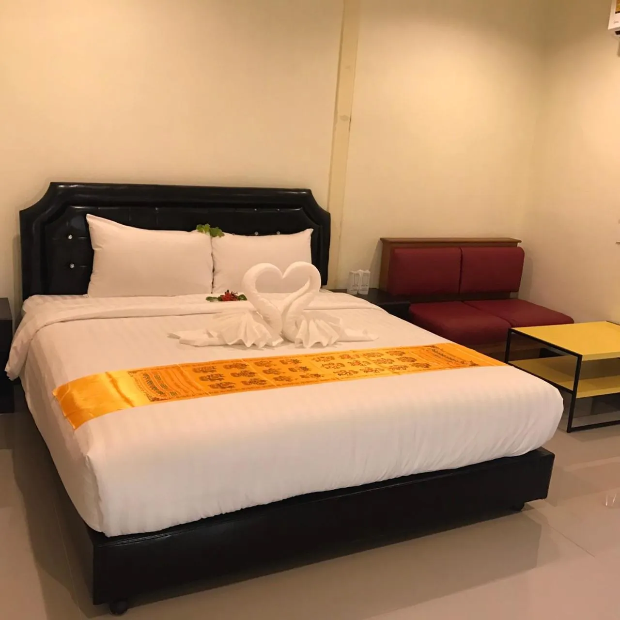 Bedroom, Bed in Everest Resort Samui - SHA Plus