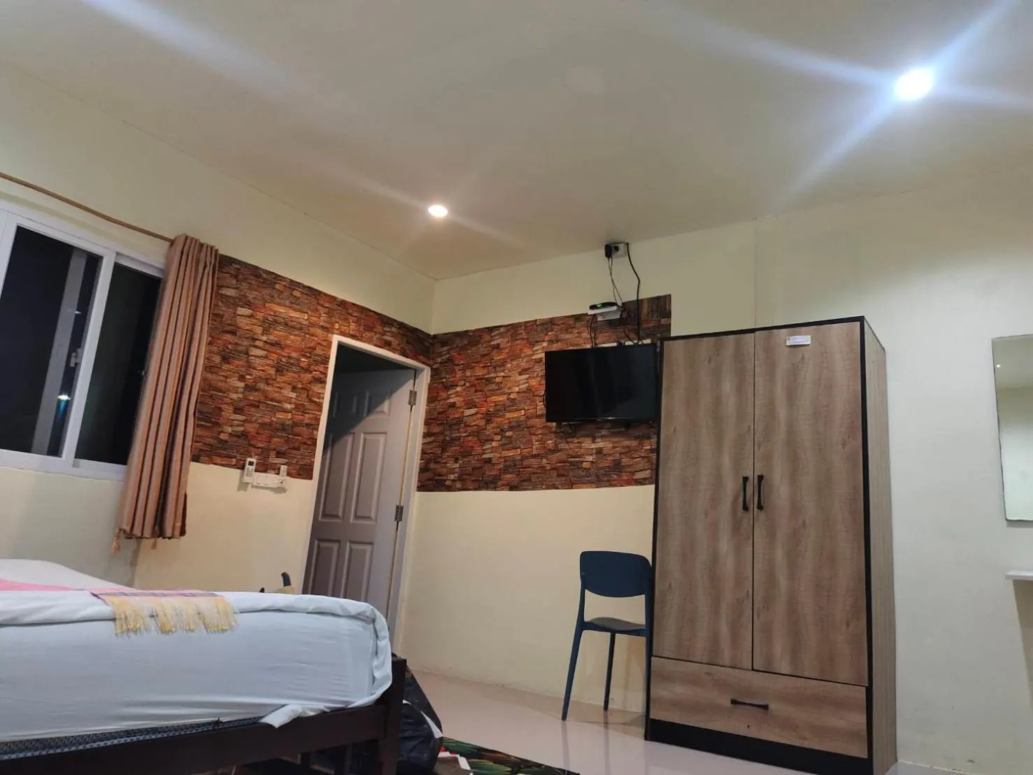 Bed in Everest Resort Samui - SHA Plus