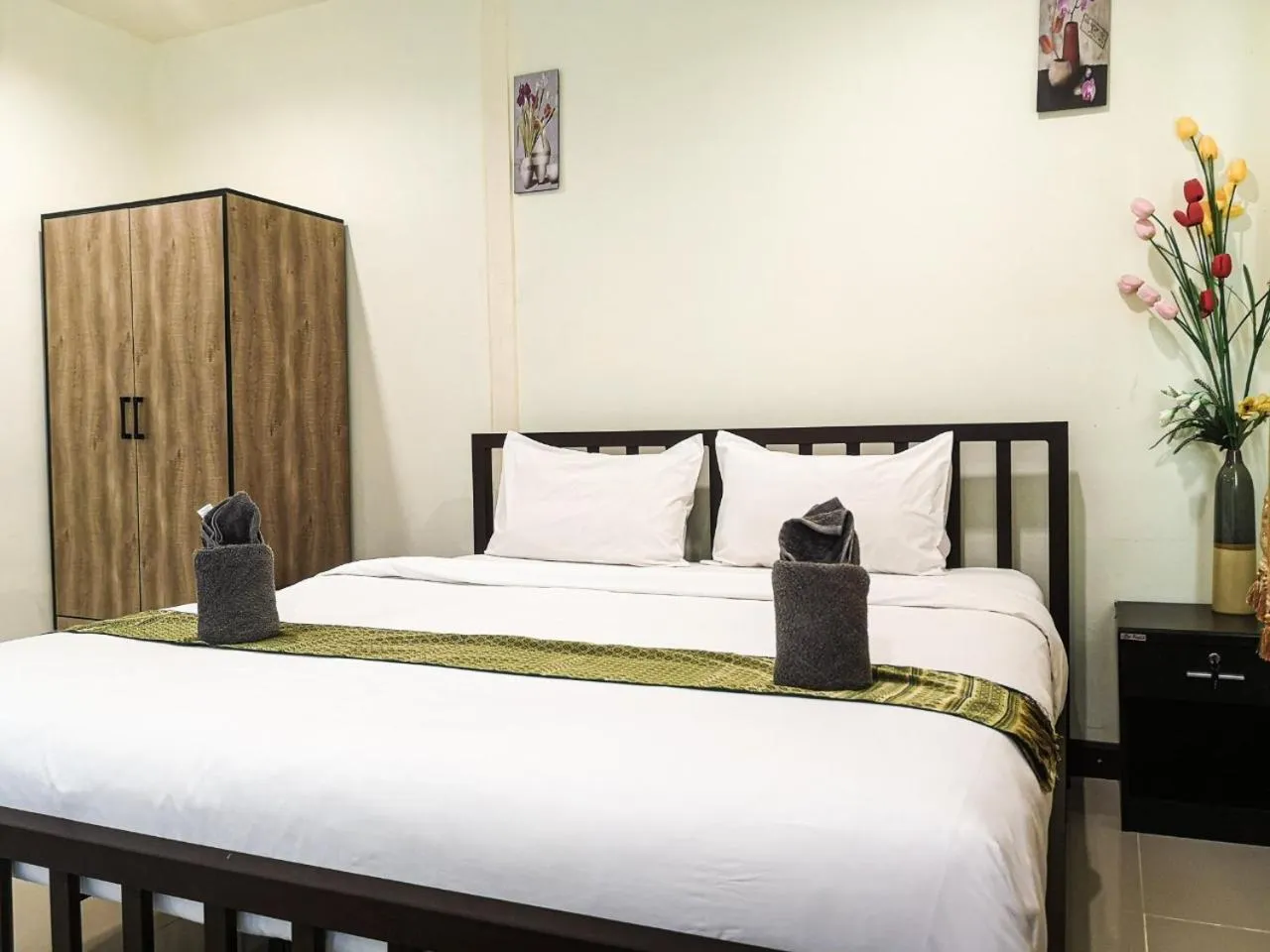 Bed in Everest Resort Samui - SHA Plus