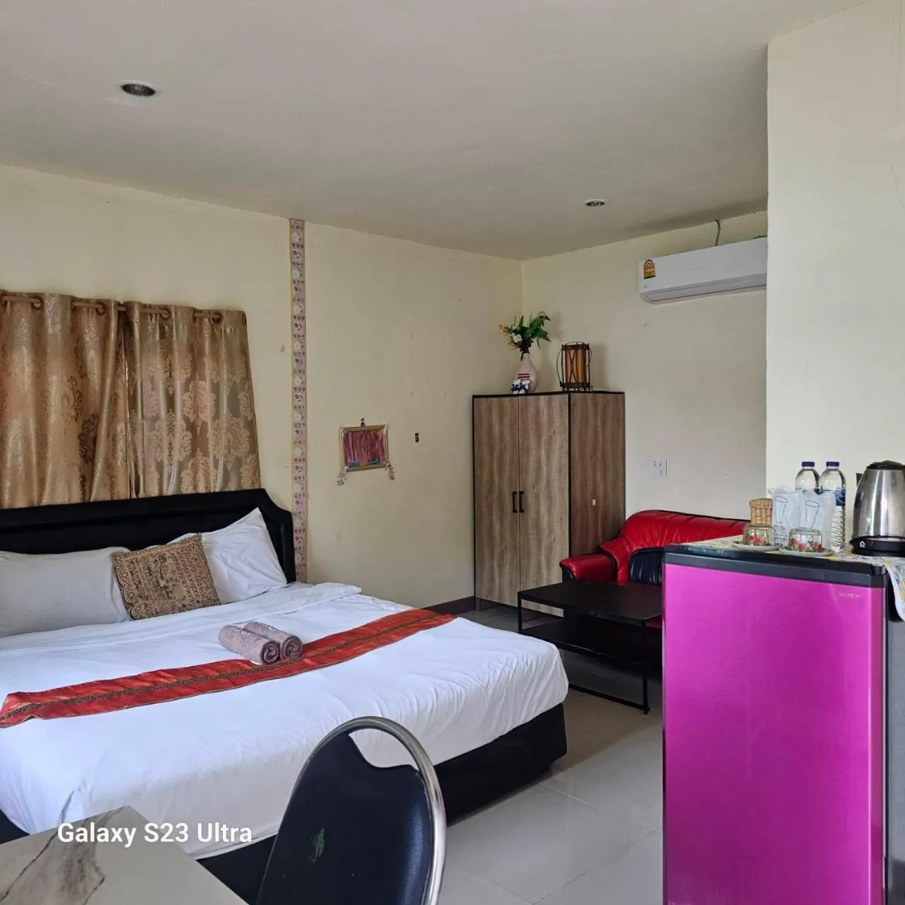 Bed in Everest Resort Samui - SHA Plus