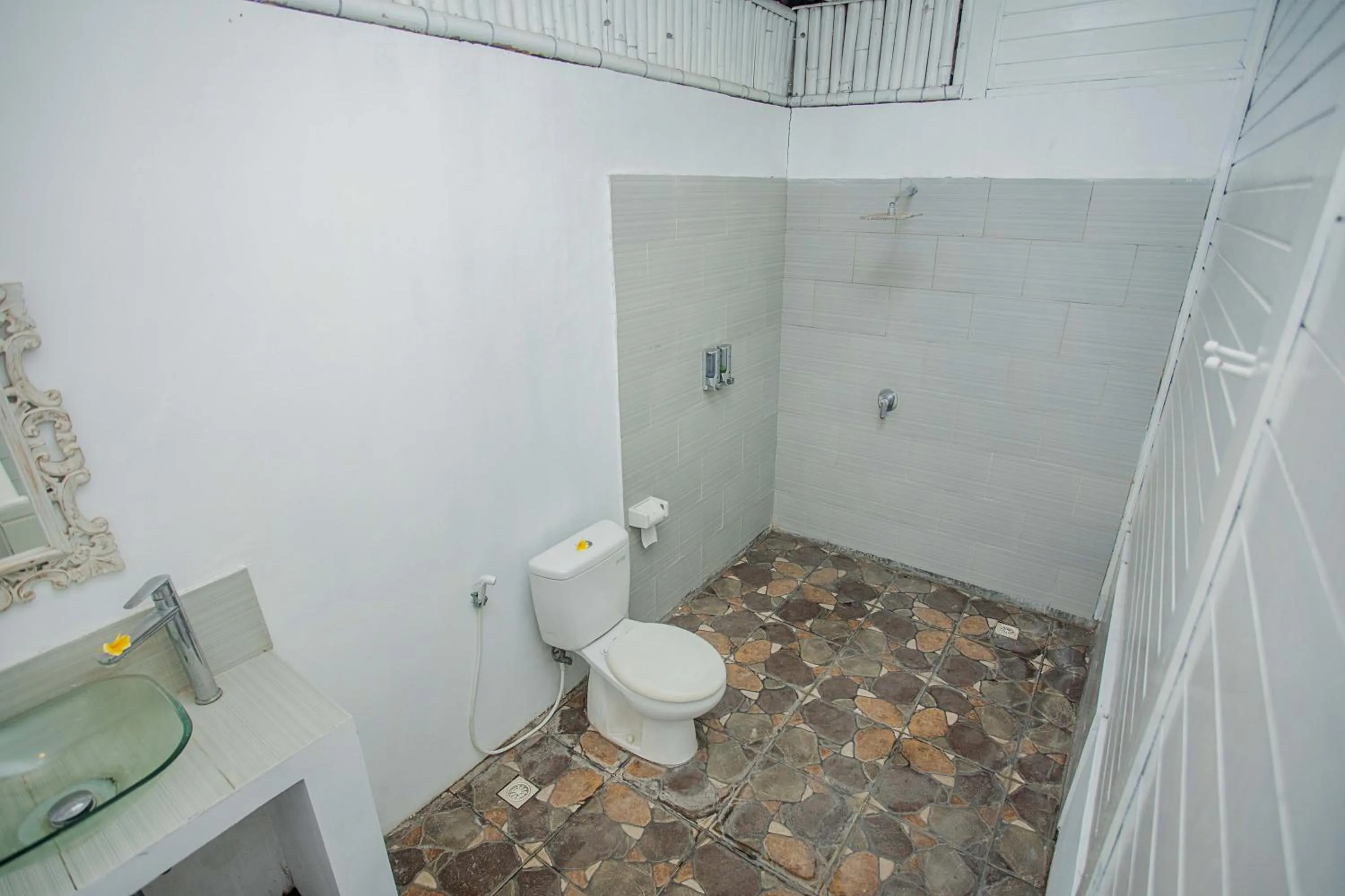 Shower in Grand Sea View Lembongan