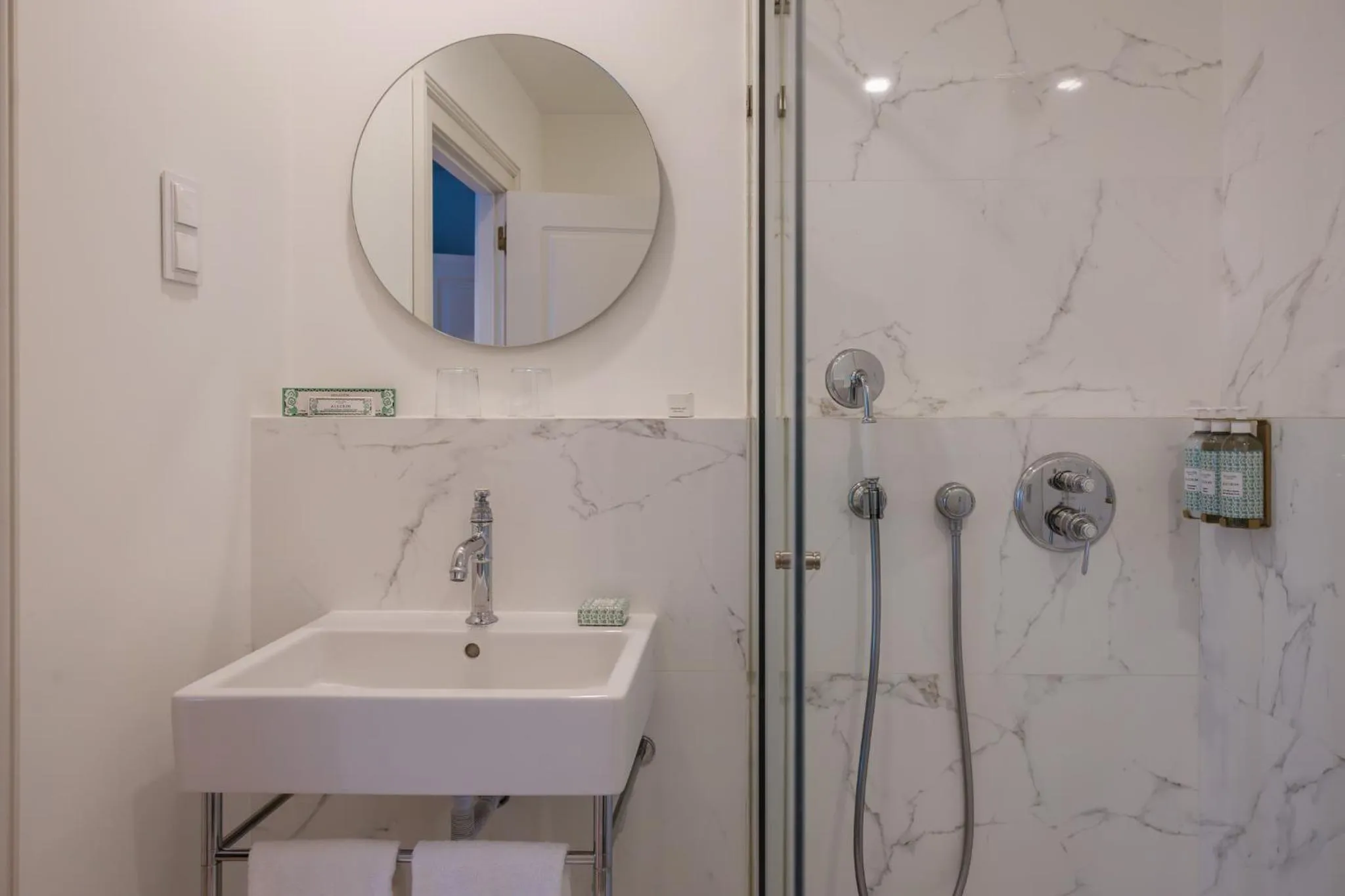 Bathroom in Hotel Alegria