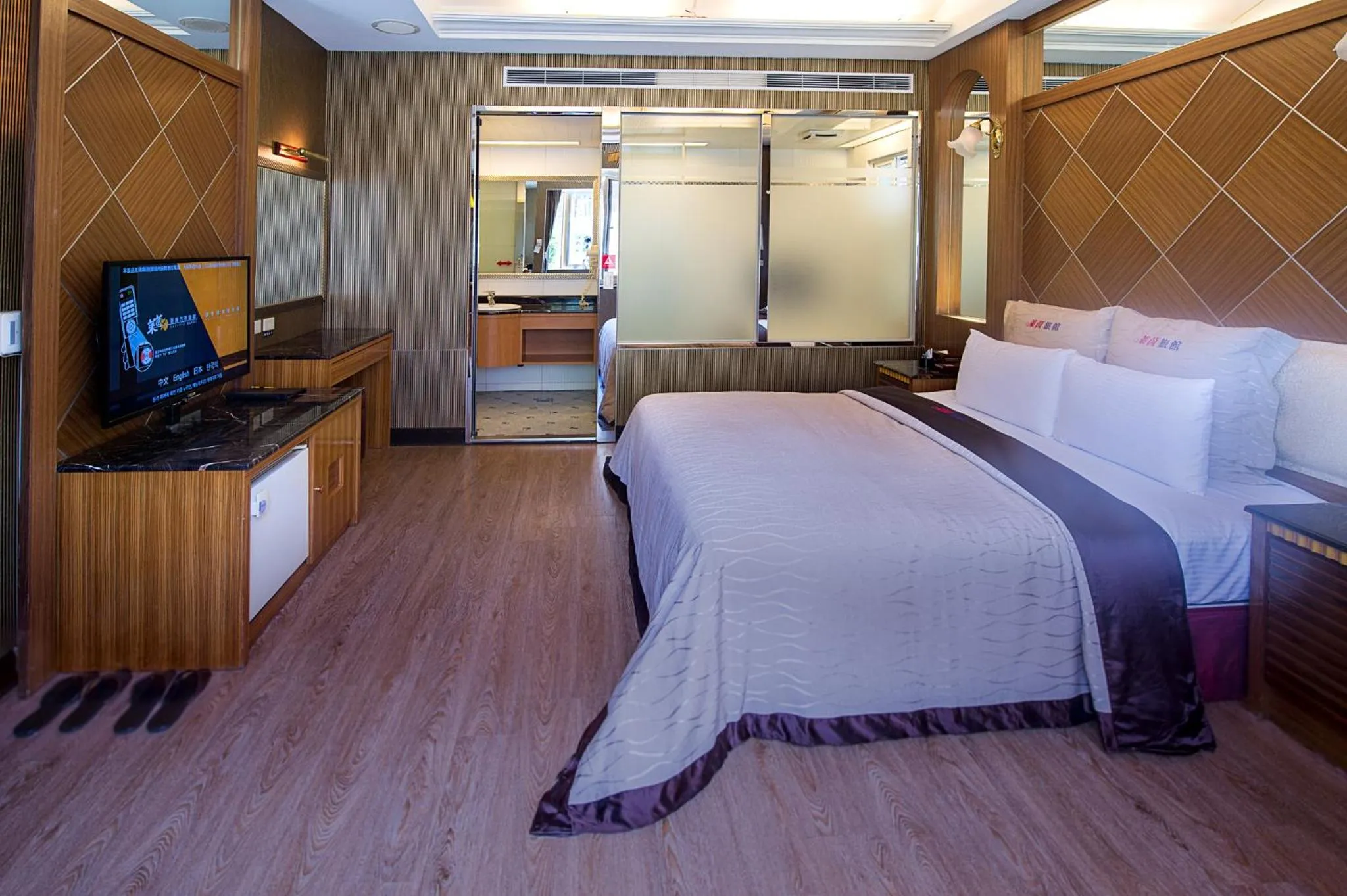 Photo of the whole room, Bed in Lai Yin Motel