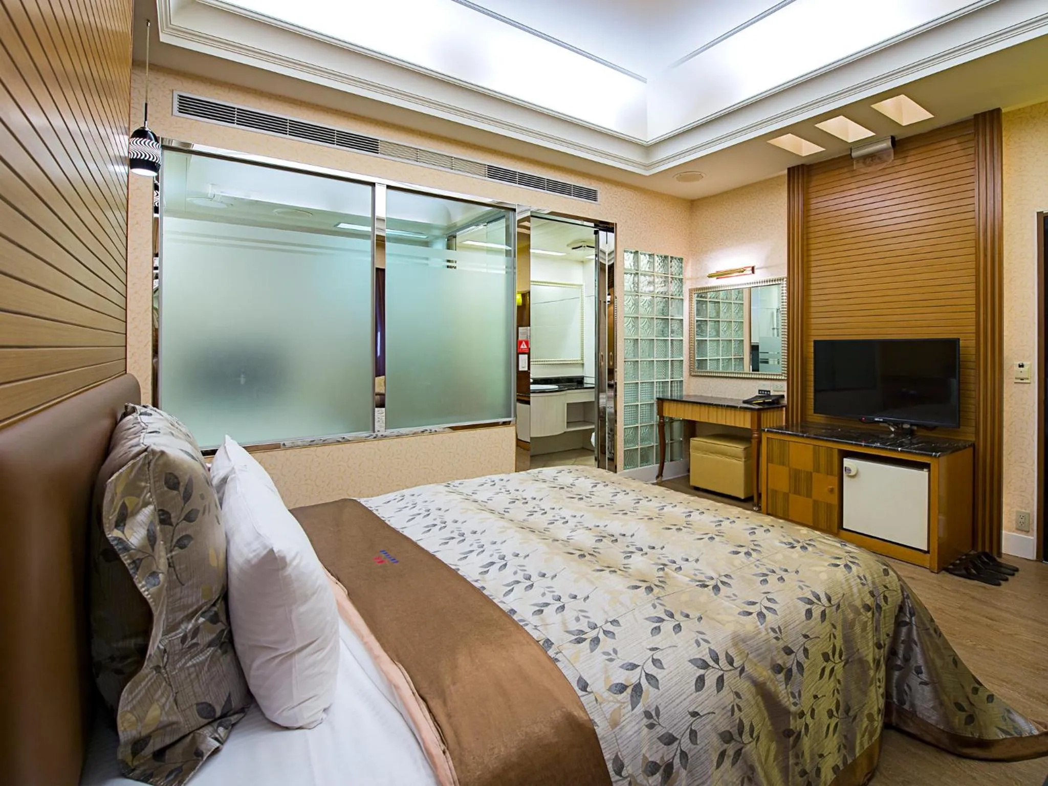 Photo of the whole room, Bed in Lai Yin Motel