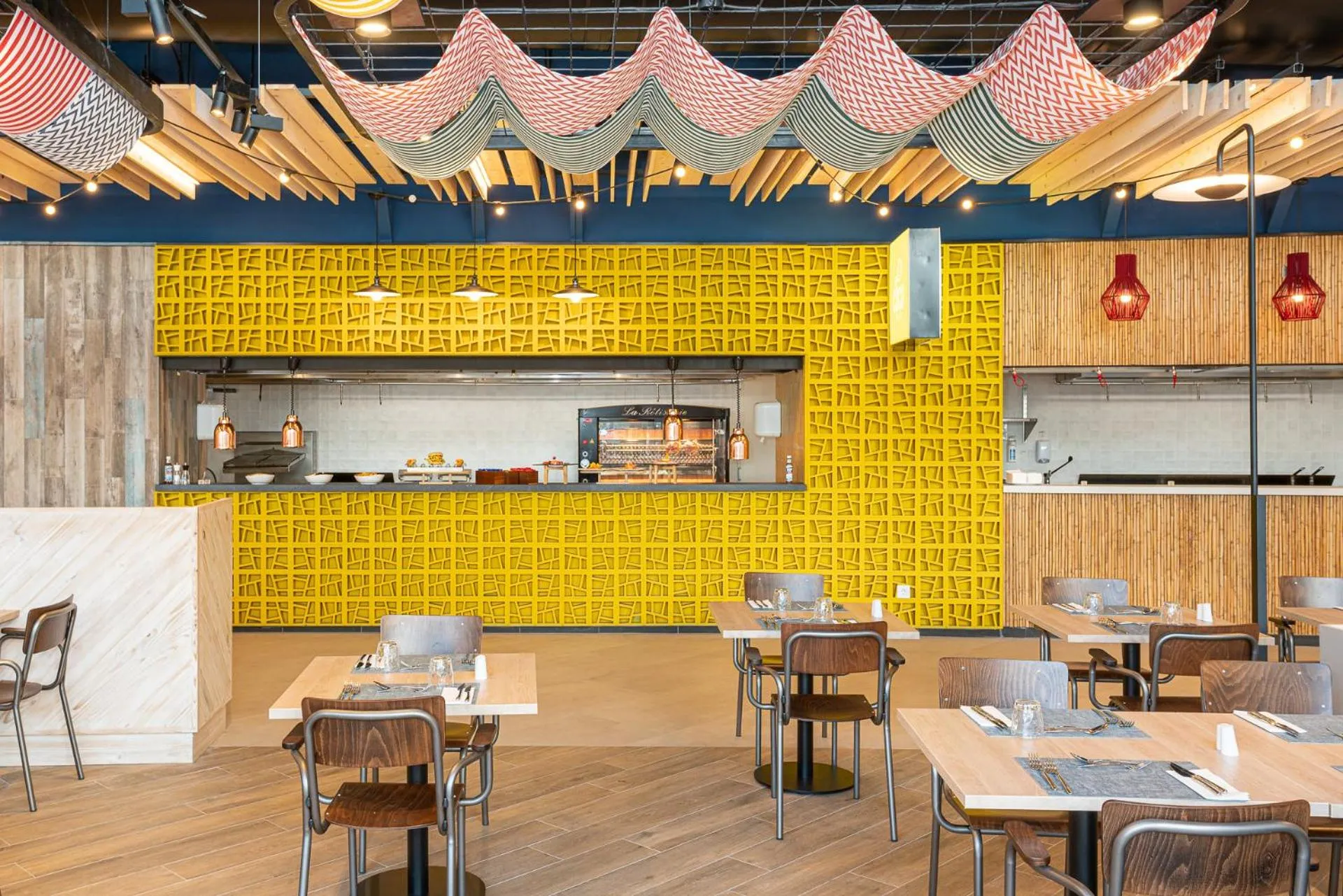 Restaurant/places to eat in Mediterranean Palace