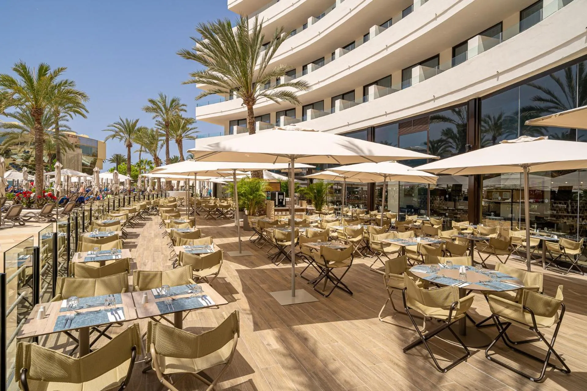 Restaurant/places to eat in Mediterranean Palace