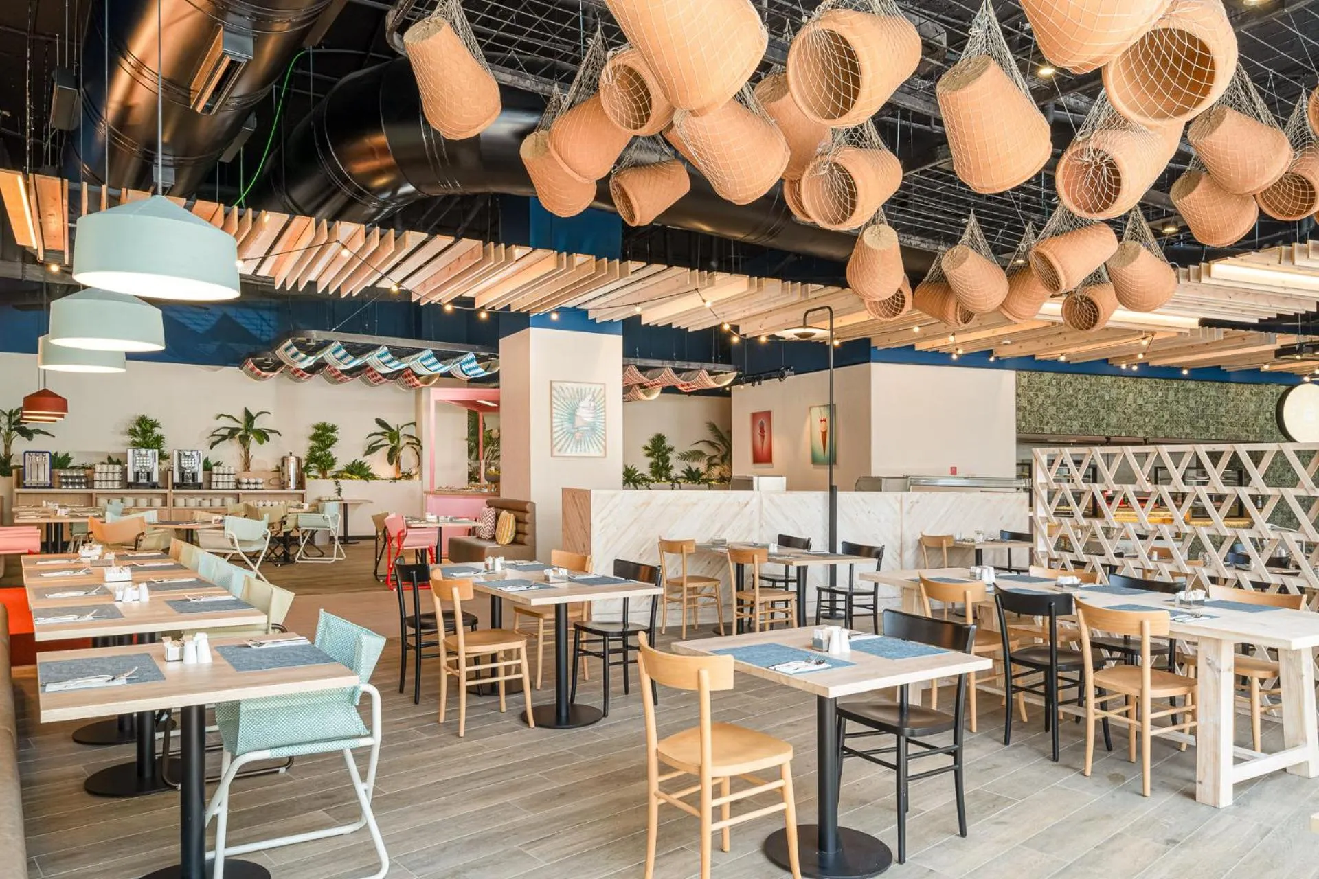 Restaurant/places to eat in Mediterranean Palace