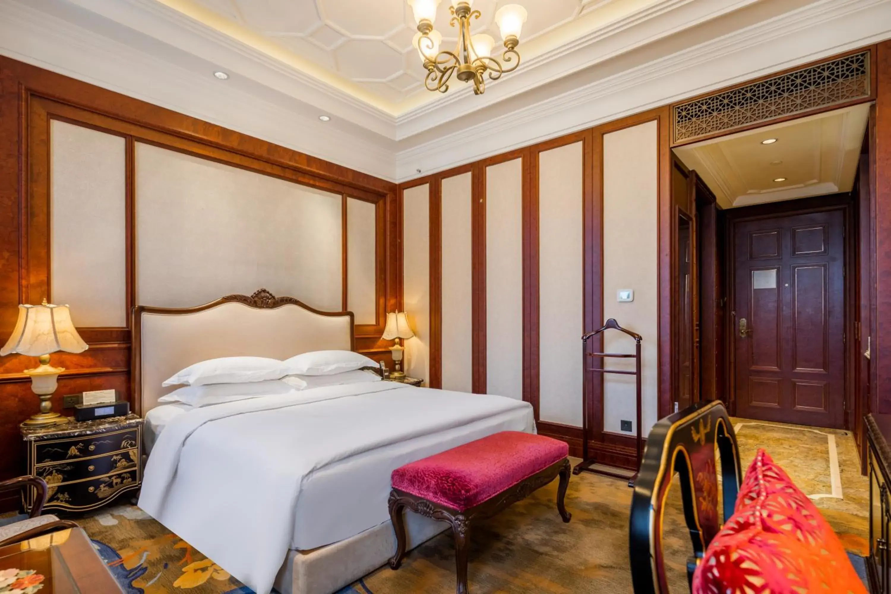 Deluxe Queen Room with City View in Shanghai Donghu Hotel - Shanghai Style Garden House Deluxe Queen Room with City View in Shanghai Donghu Hotel - Shanghai Style Garden House