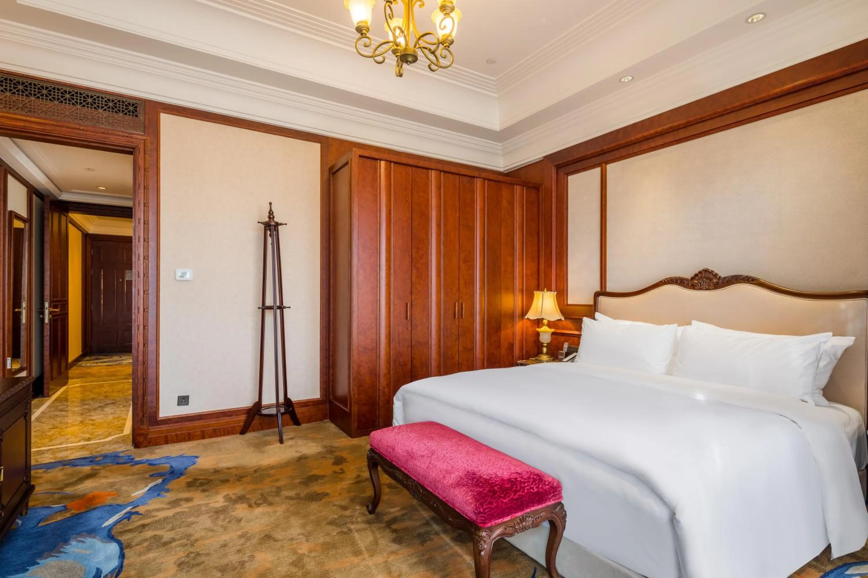 Bed in Shanghai Donghu Hotel - Shanghai Style Garden House