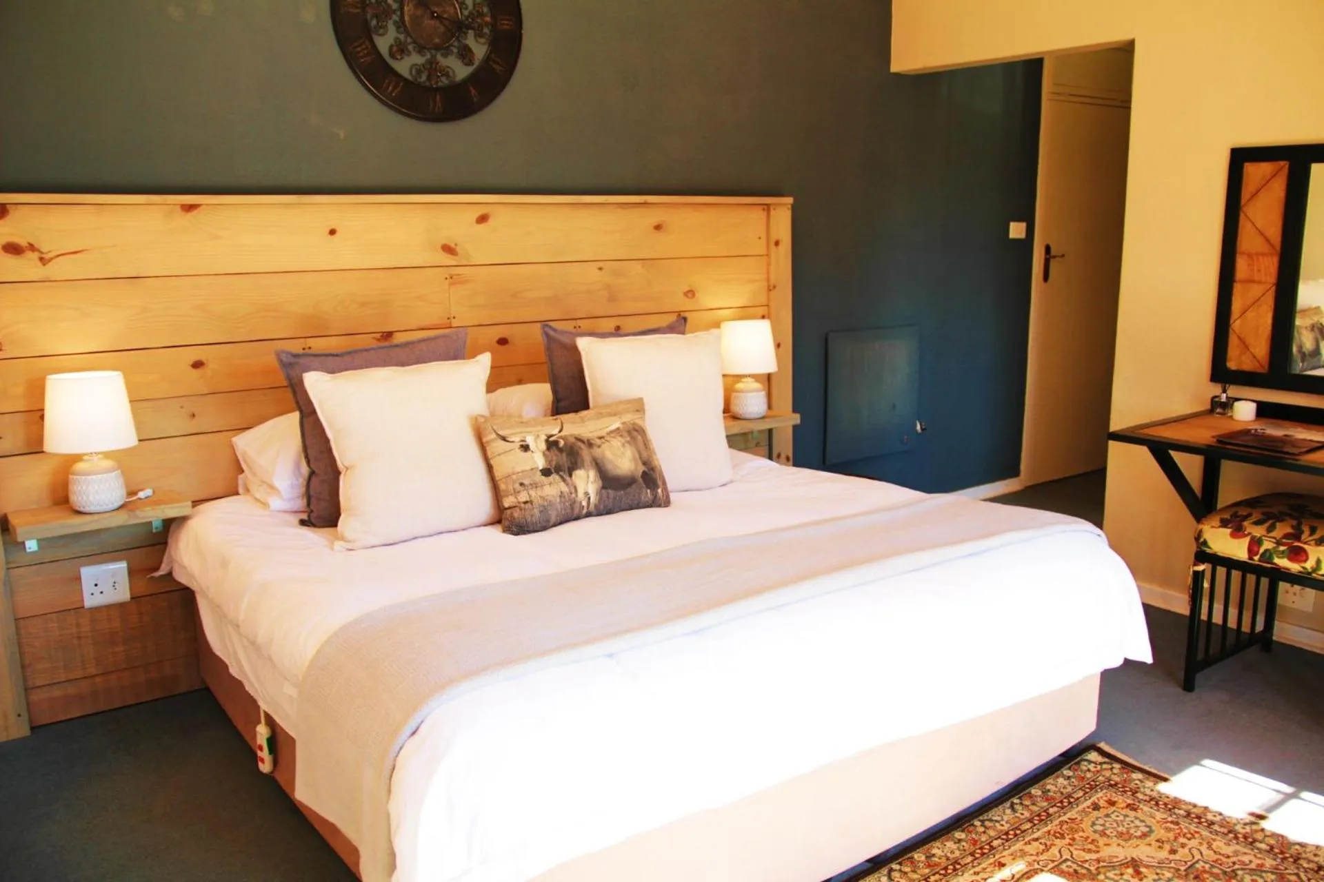 Bedroom, Bed in Notting Hill Lodge