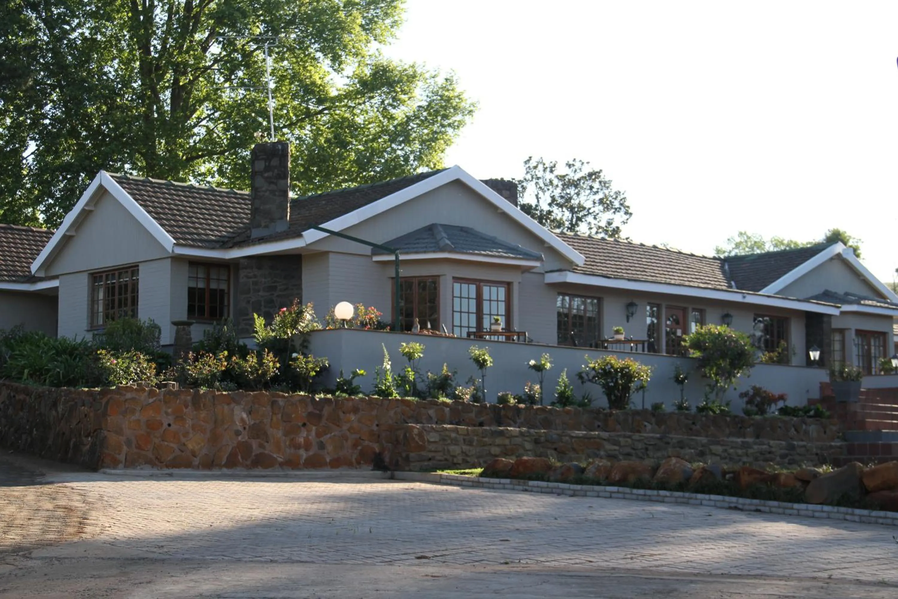 Facade/entrance in Notting Hill Lodge