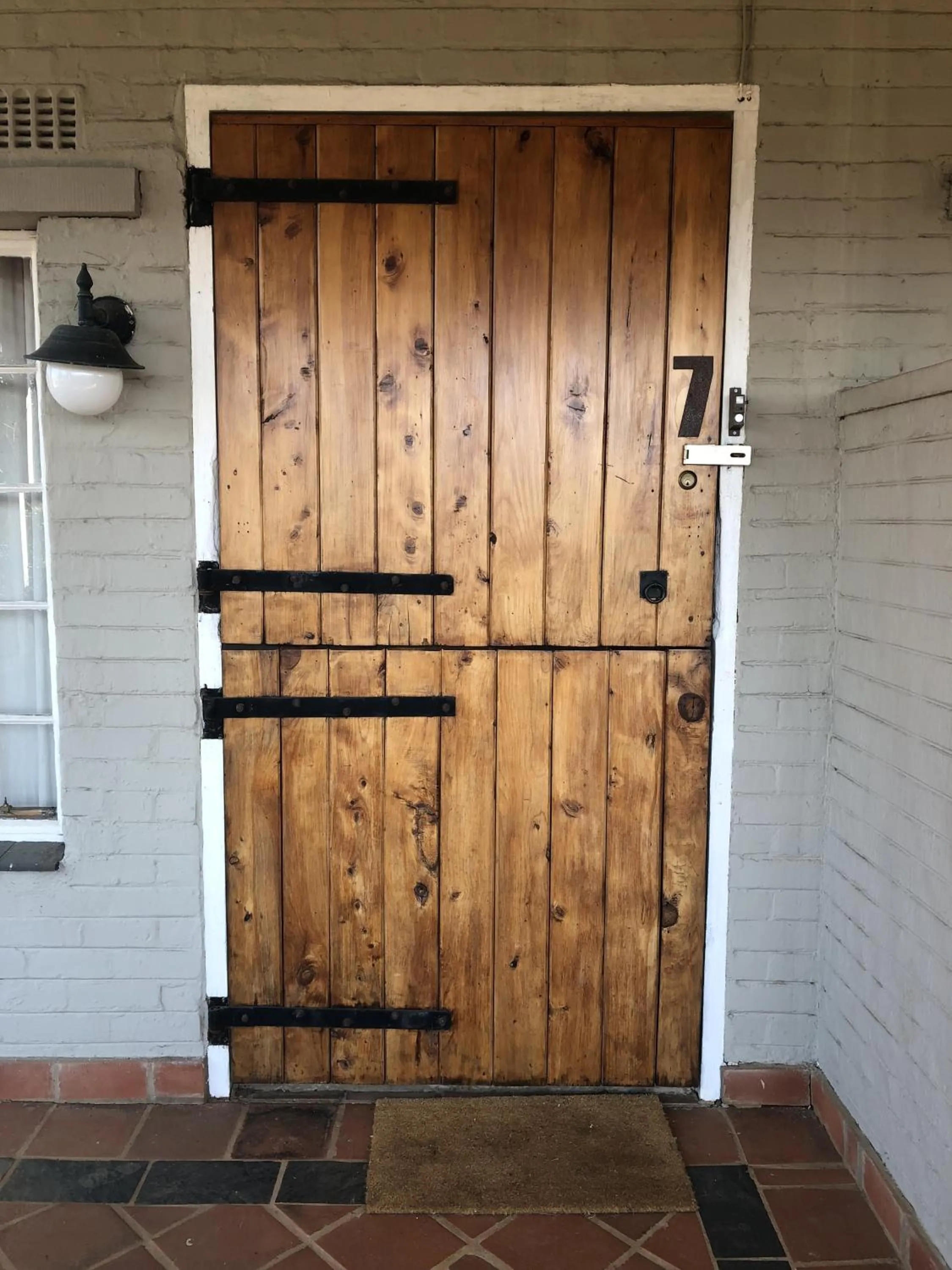 Facade/entrance in Notting Hill Lodge