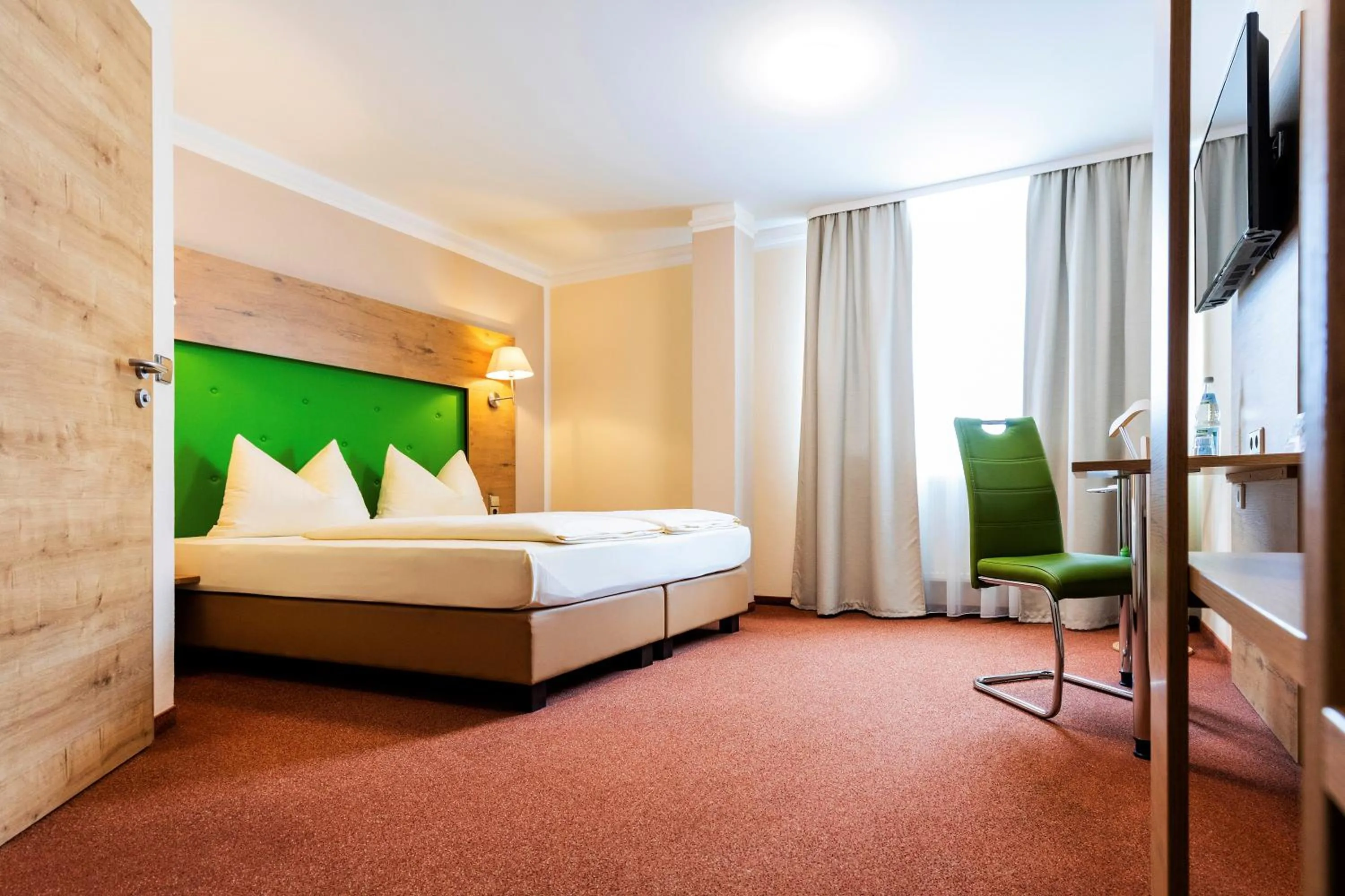 Photo of the whole room, Bed in Günzburg City