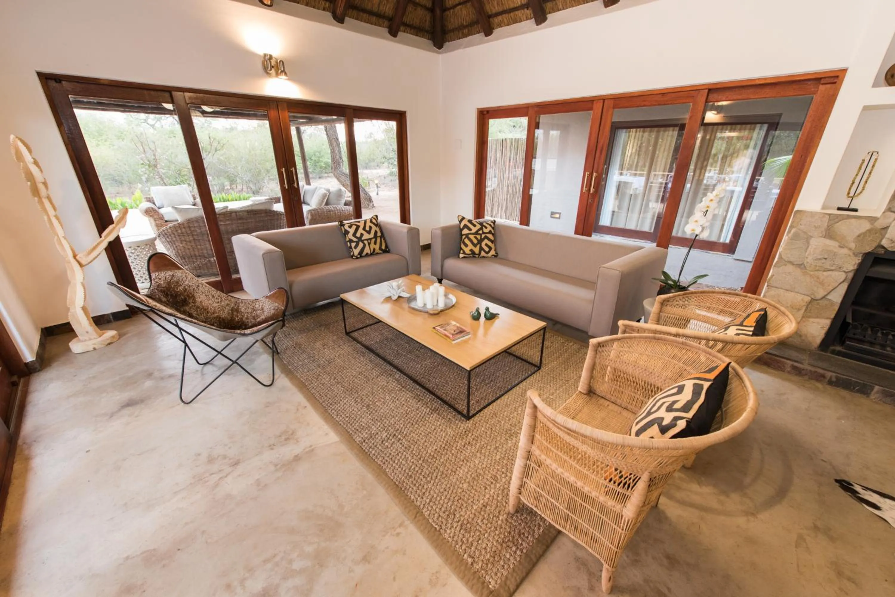 Communal lounge/ TV room in Unembeza Boutique Lodge & Spa