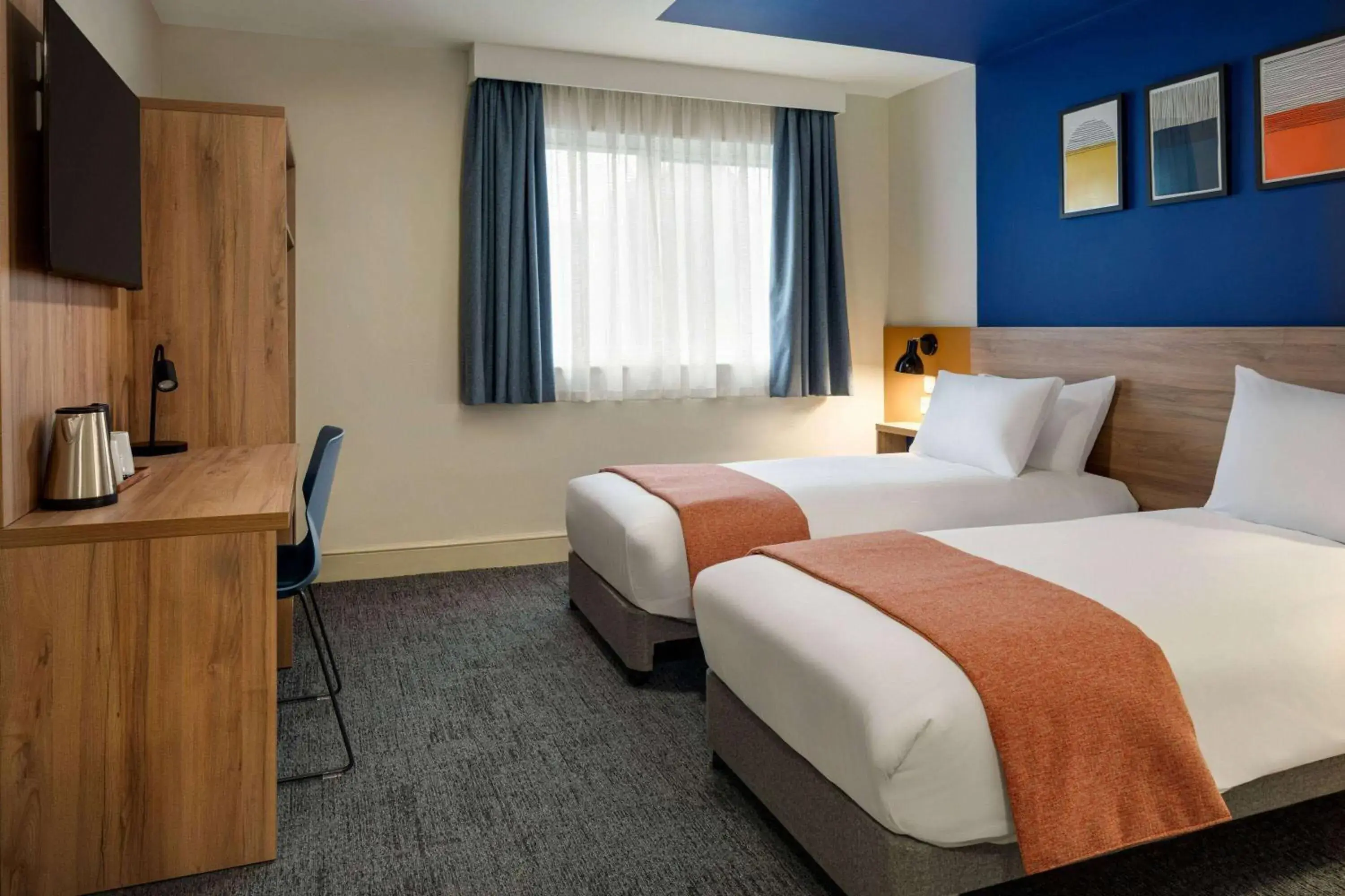 Twin Room - Mobility Access in Days Inn Chesterfield - Tibshelf Twin Room - Mobility Access in Days Inn Chesterfield - Tibshelf