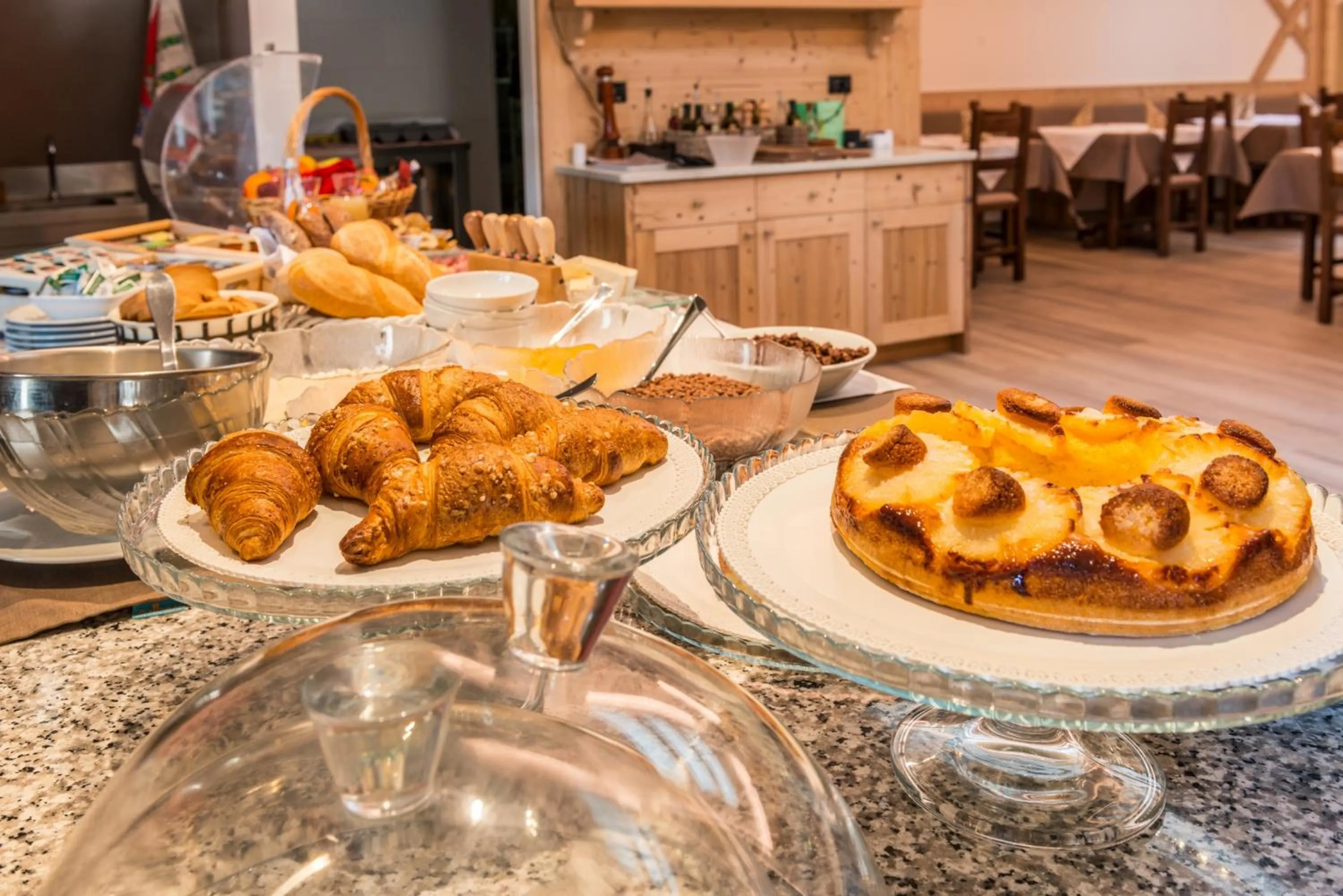 Food and drinks in Hotel Paradiso