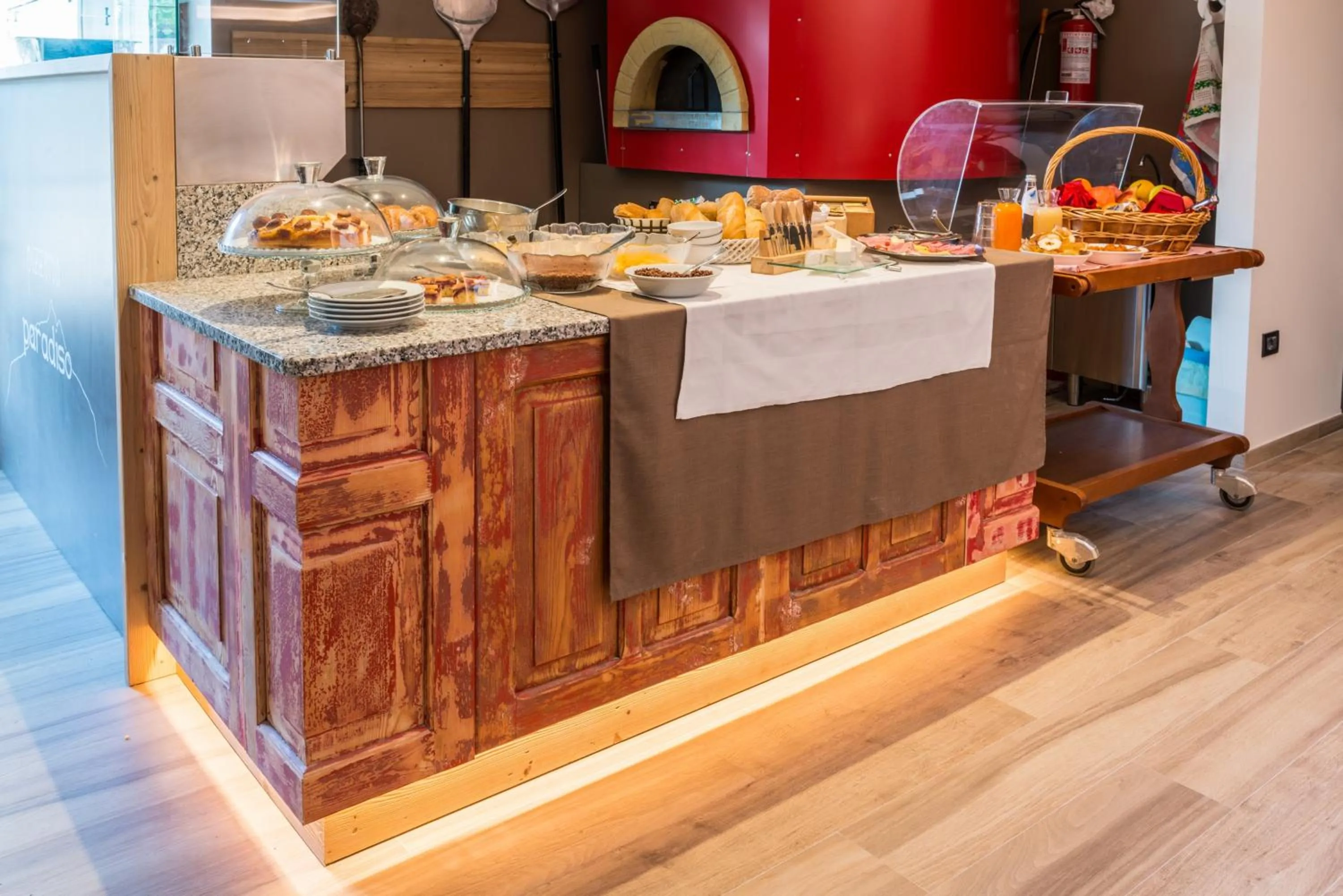 Food and drinks in Hotel Paradiso