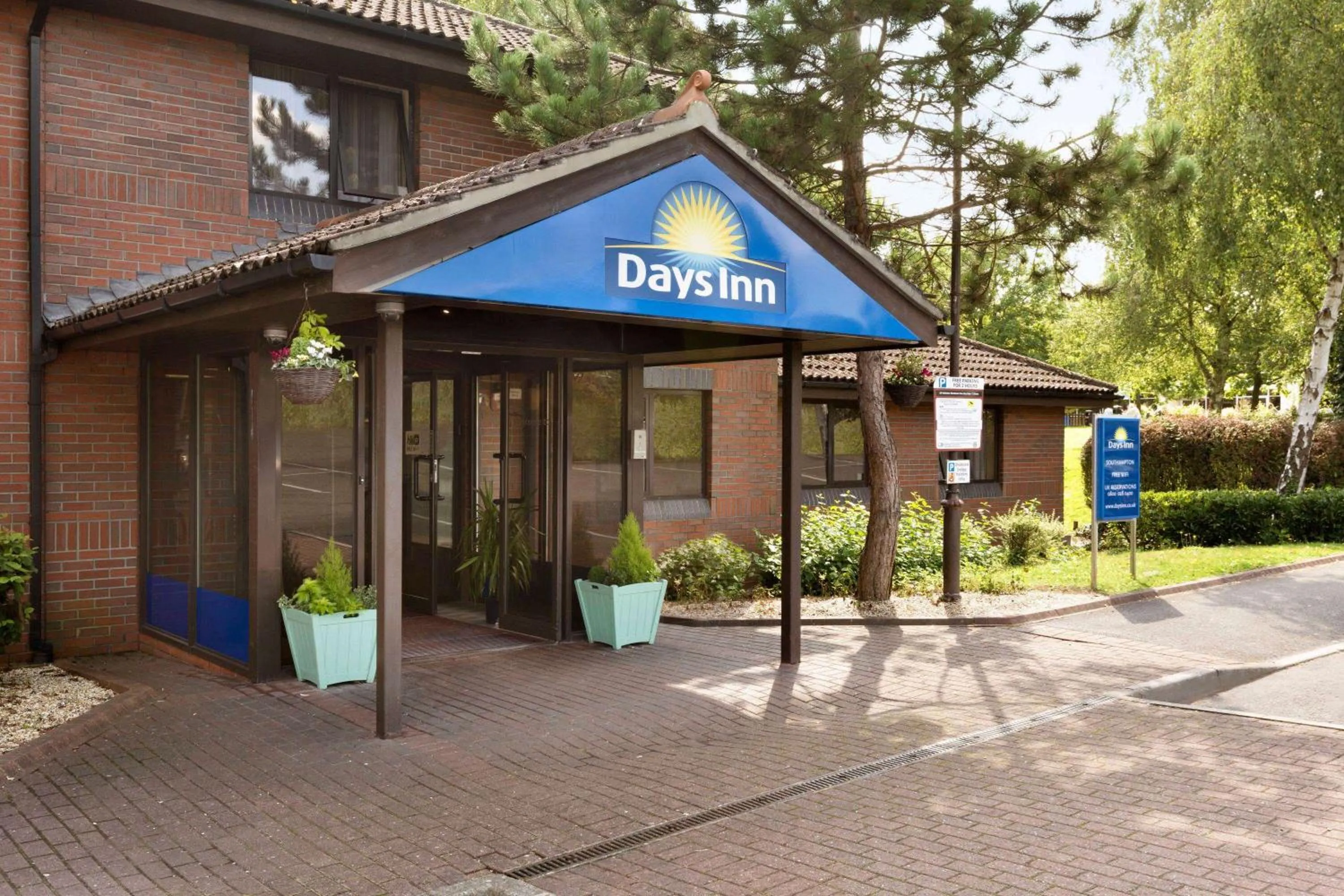 Property building in Days Inn Southampton Rownhams