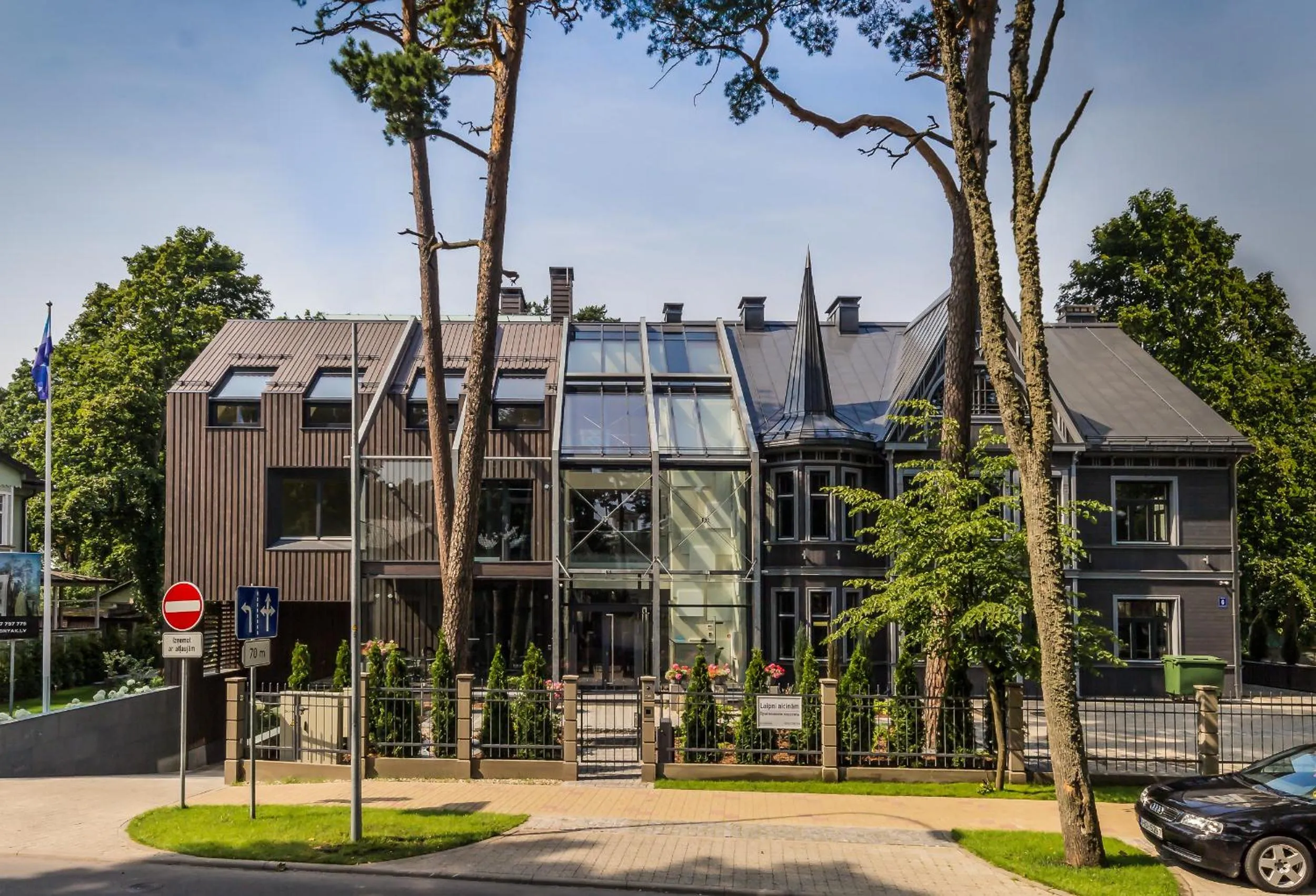 Facade/entrance in Osobnyak