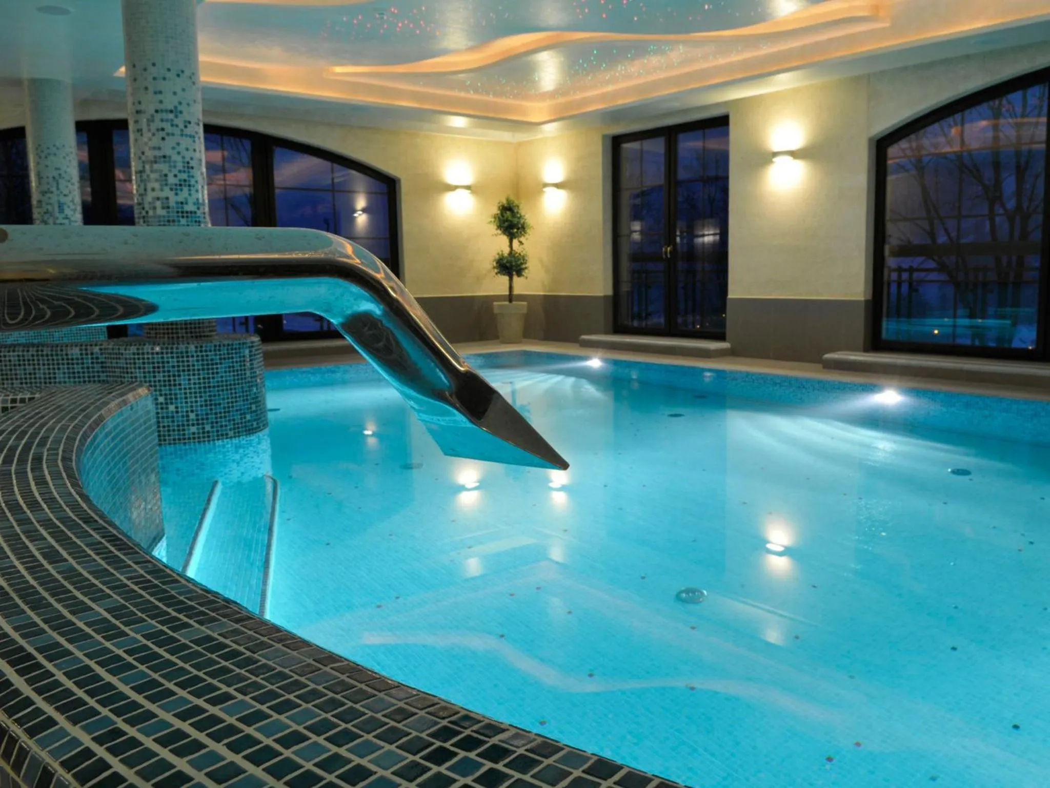 Swimming pool in Hotel Elbrus Spa & Wellness