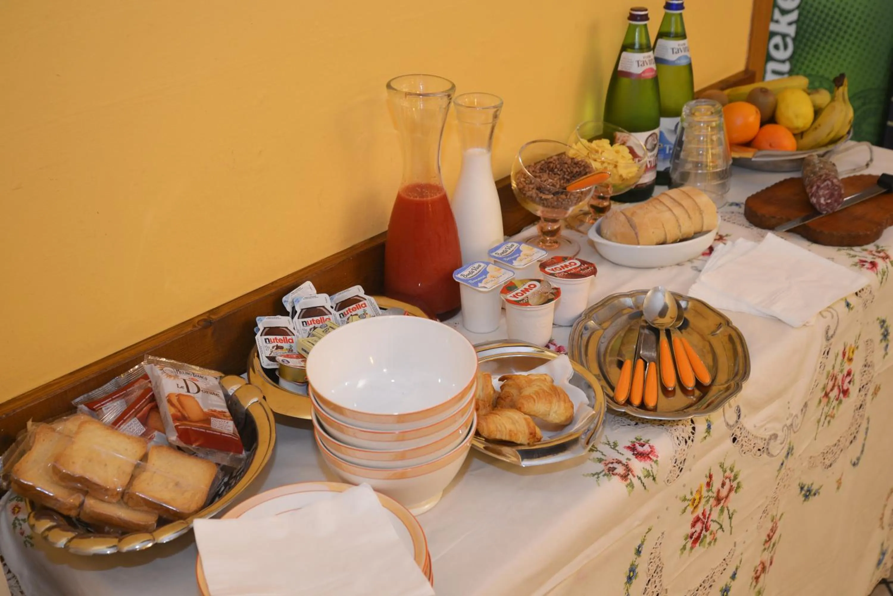Continental breakfast in La Casa Ritrovata